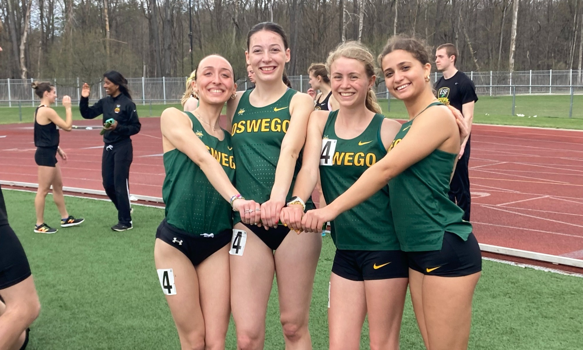 lakers womens 4 x 800 team that finished third
