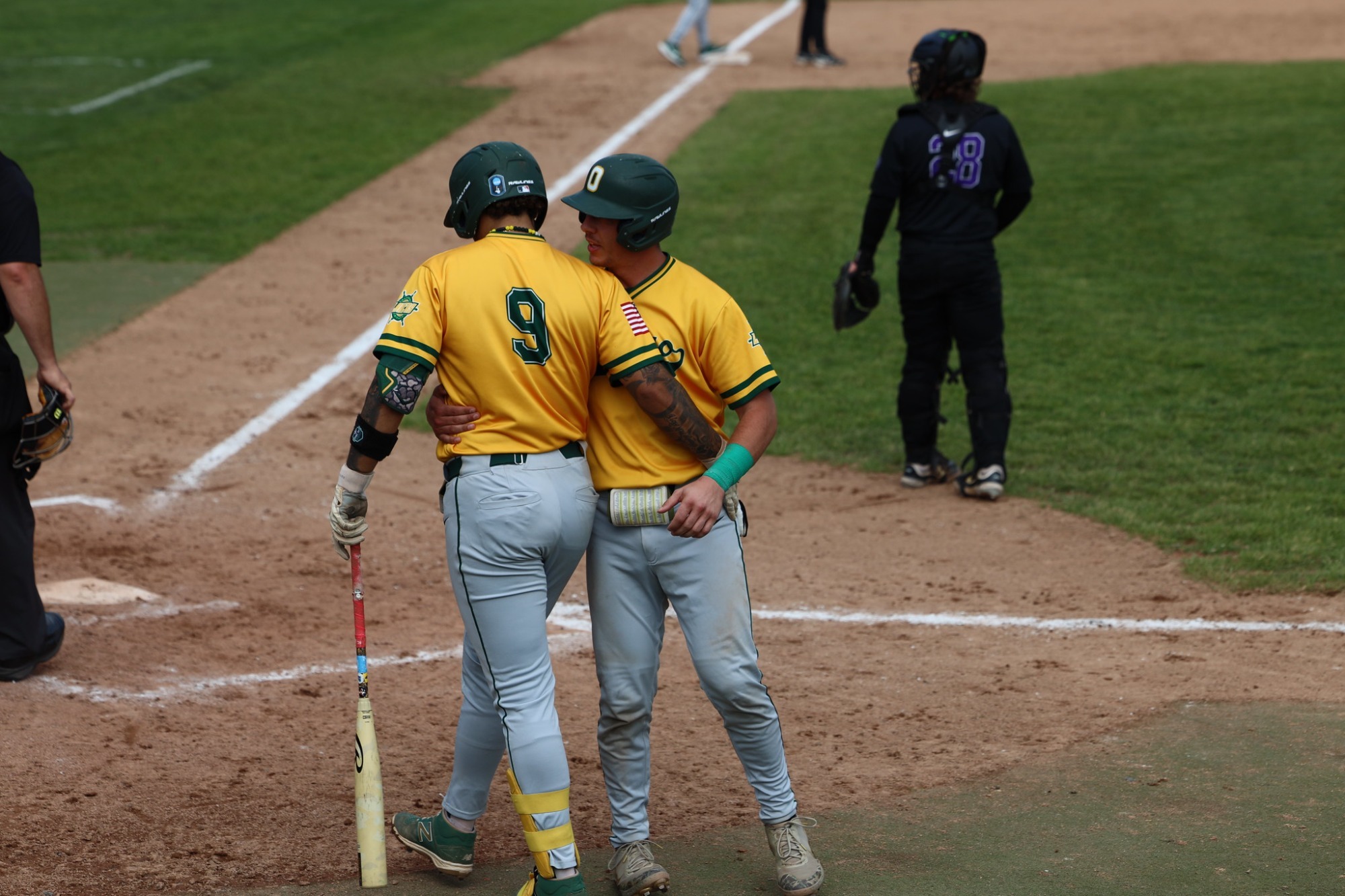 lakers hug after a run scores 