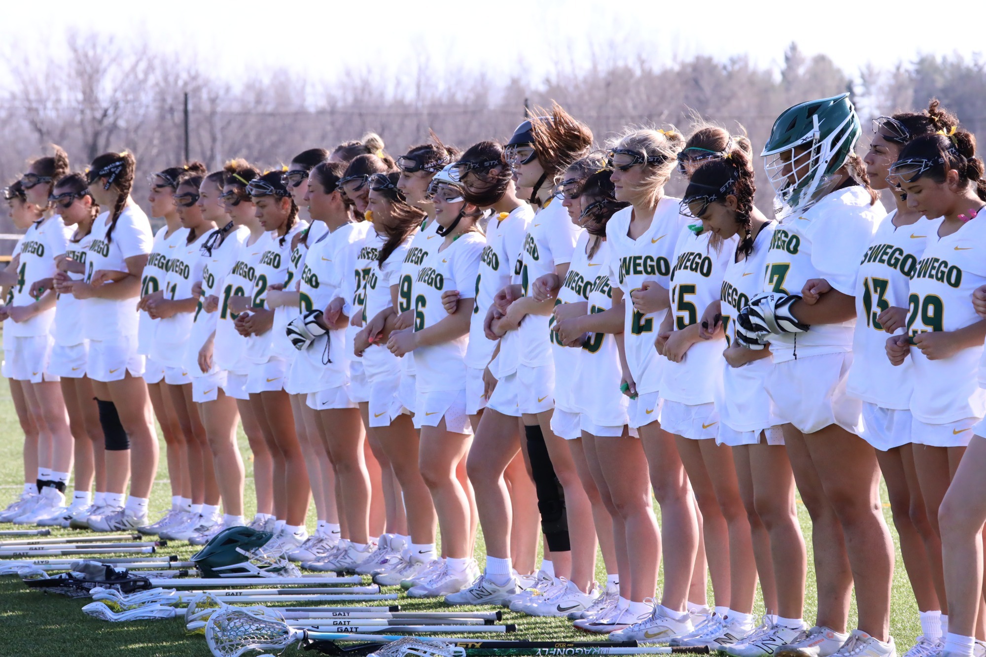 oswego womens lacrosse in a line