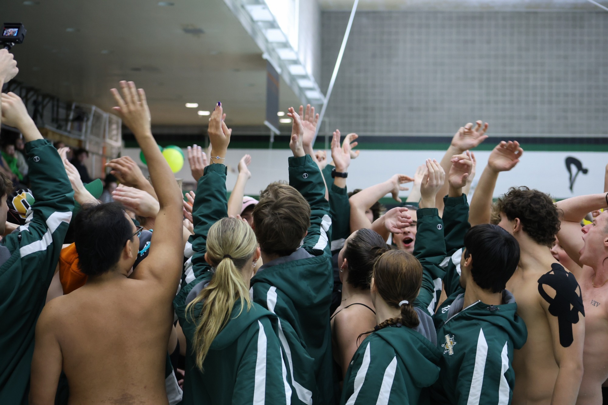 swimming and diving huddle
