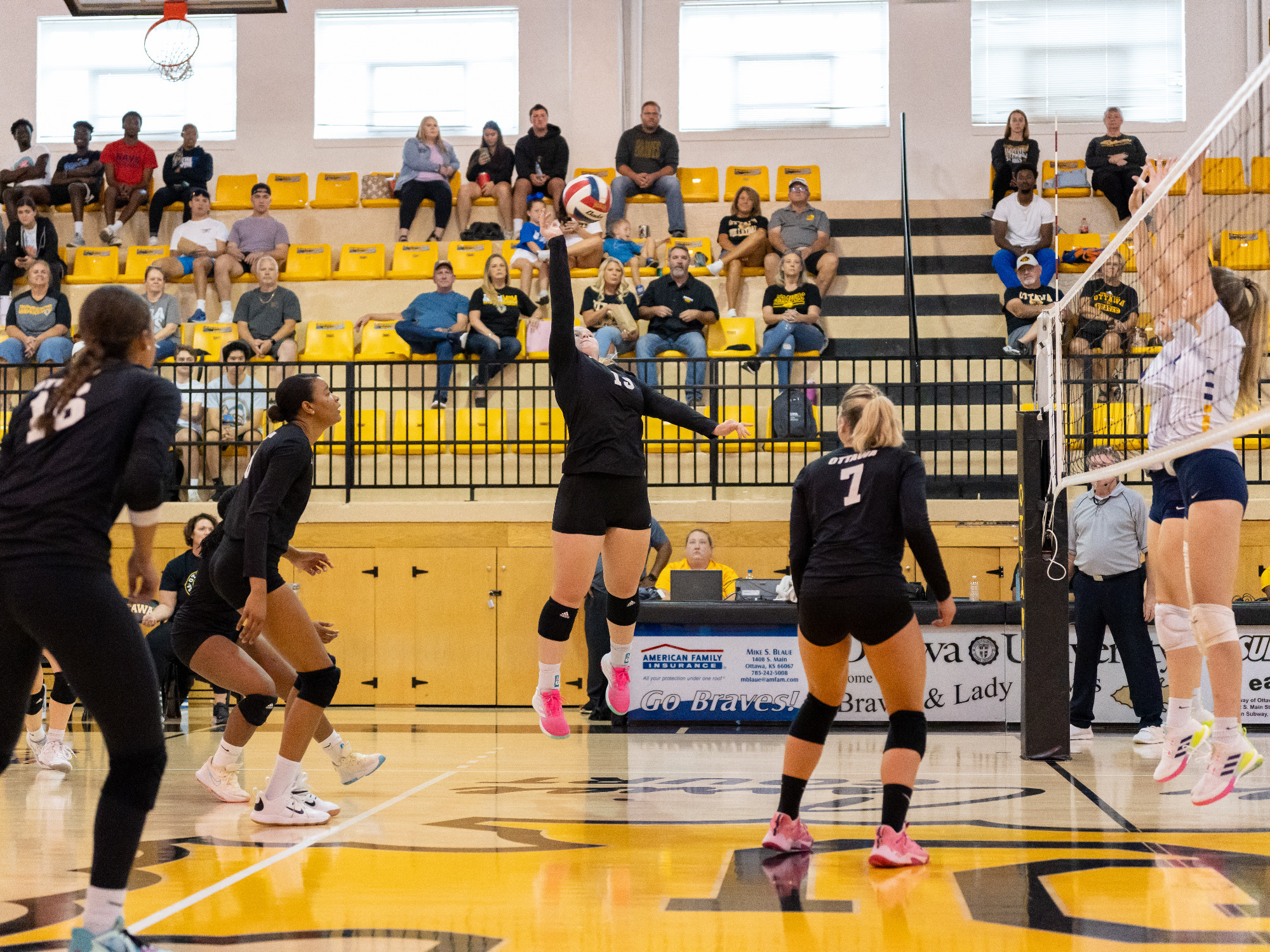 (23) Women's Volleyball Roadtrips to Tabor on Saturday Ottawa University