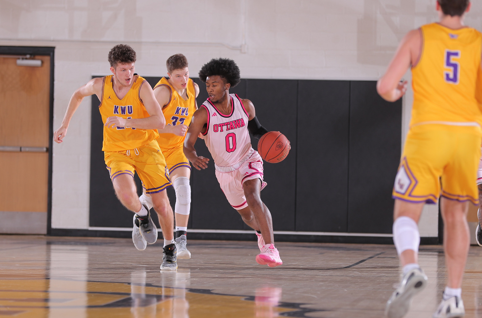 braves-slip-past-avila-75-74-ottawa-university