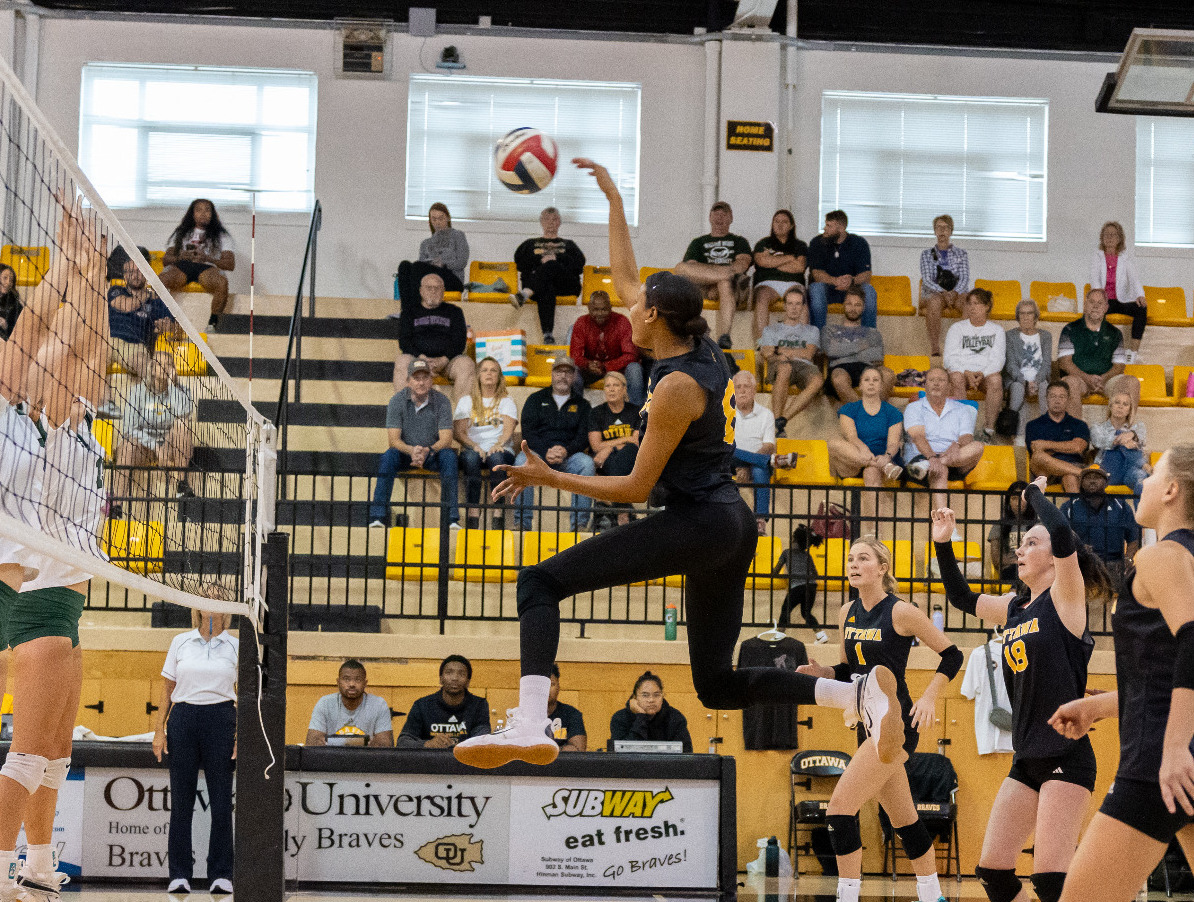 (18) Women's Volleyball Downs William Woods and (10) Columbia Ottawa