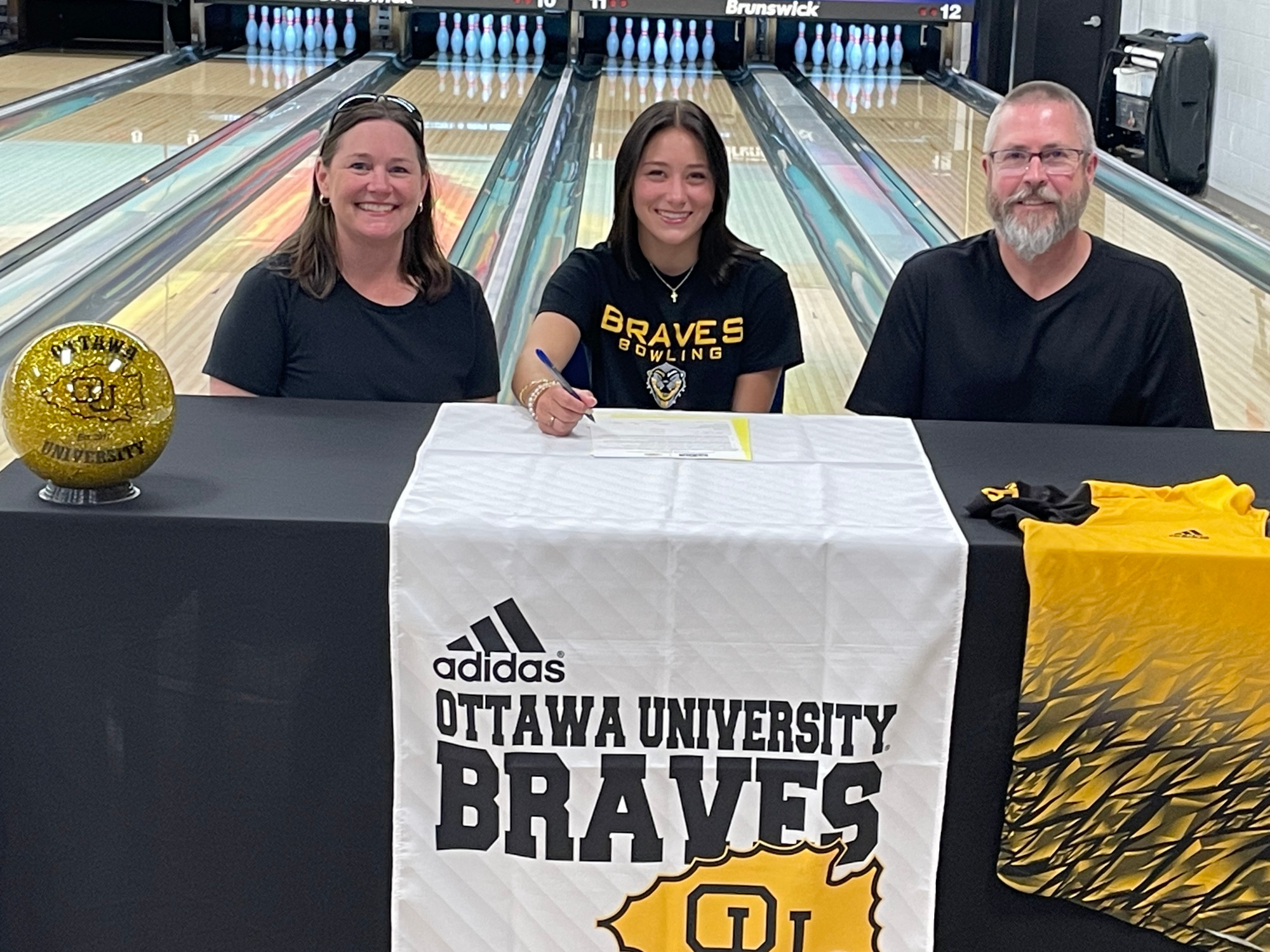 Avery Lovegren WBOWL Signing 2728