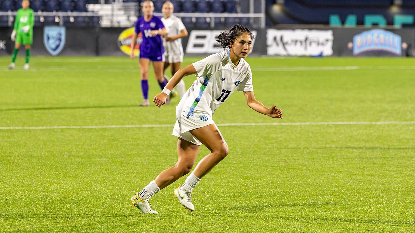 Nika Louchard action