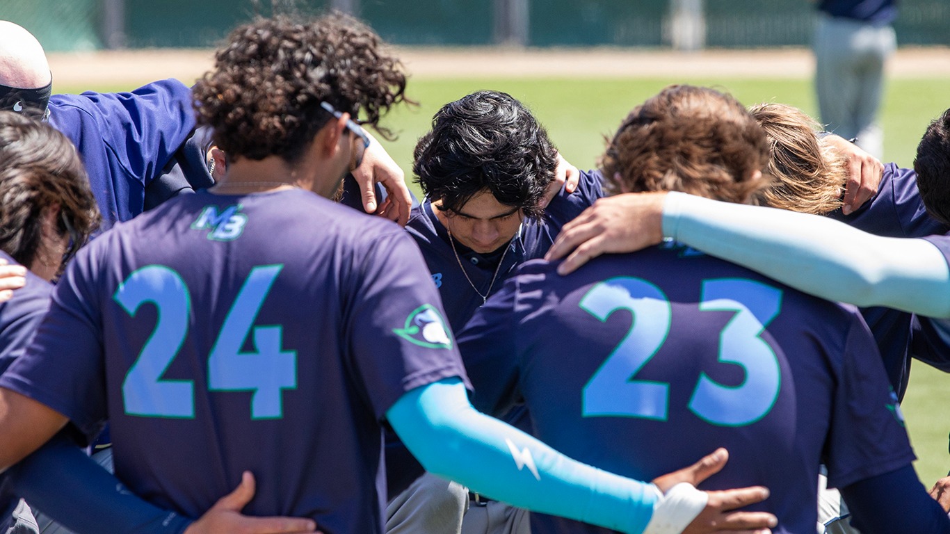 Team huddle NCAA Regional 26