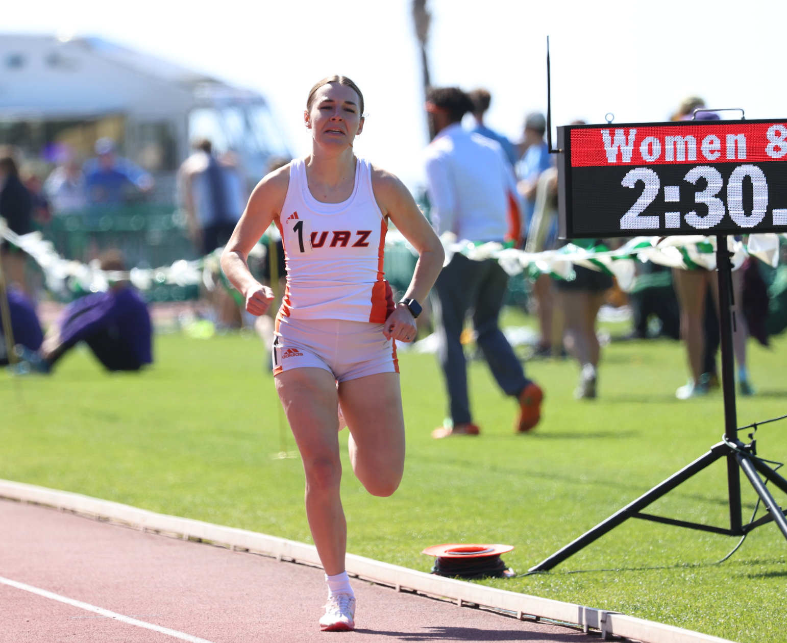 Theis in 800M