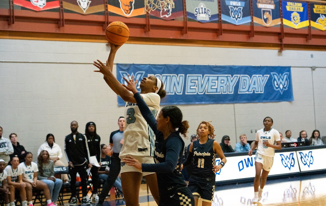 Mia Bowen (3) scores two of her game-high 20 points