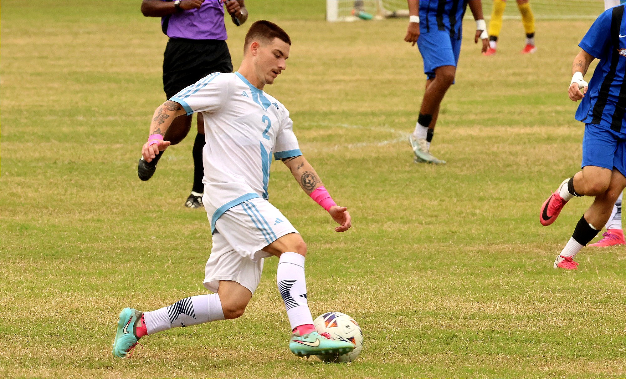 MUW's Daniel Holmes controls the ball