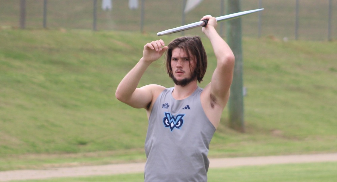 Noel Kellum in the javelin toss