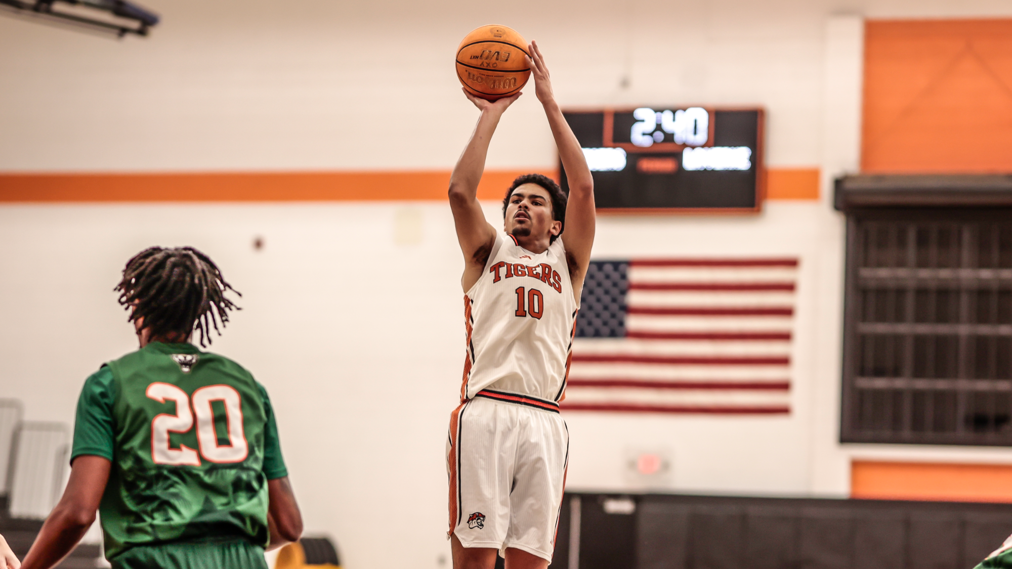 Nasir Luna takes a jumper