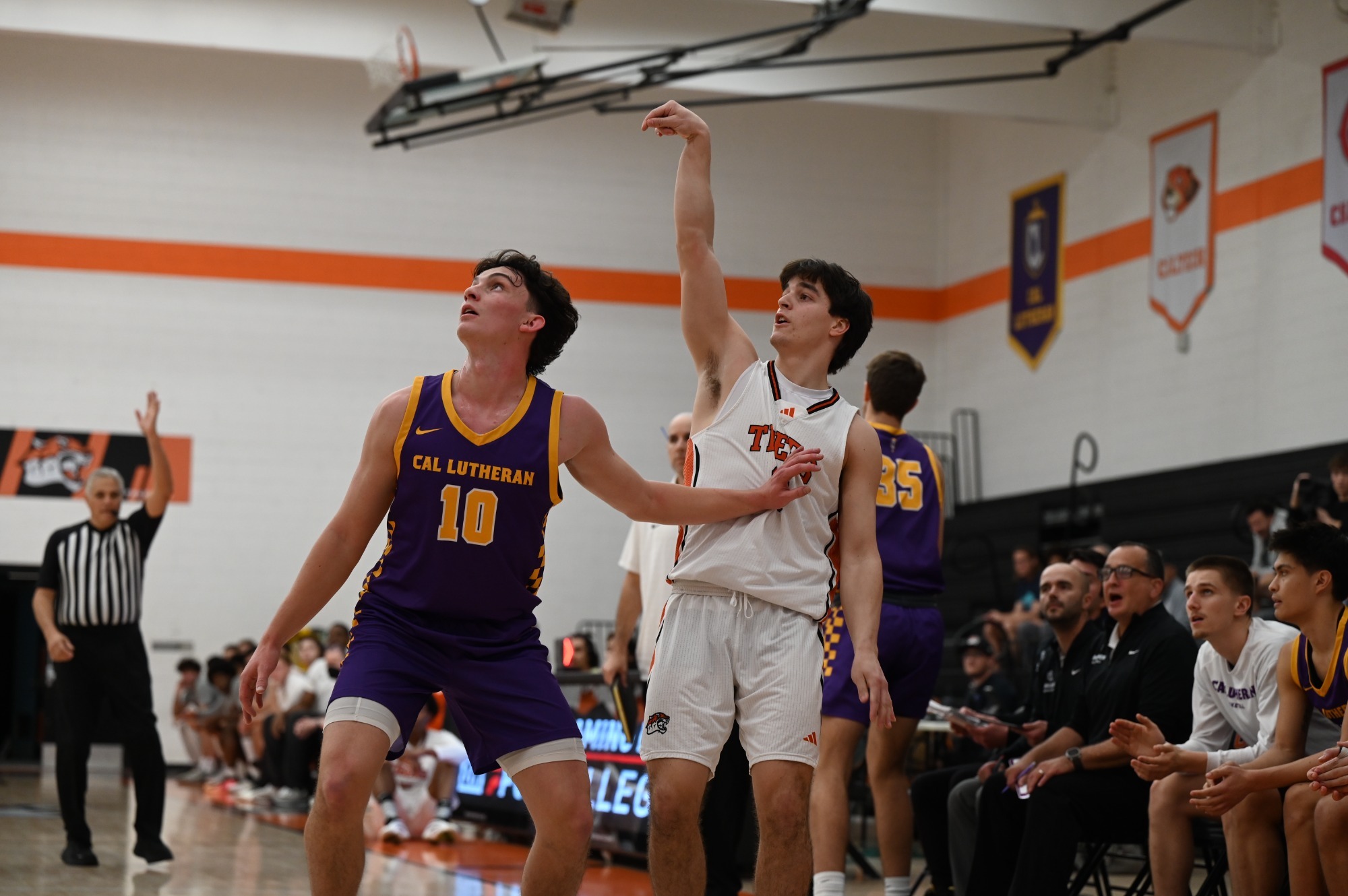 Peter Noble holds the finish on a 3-ball