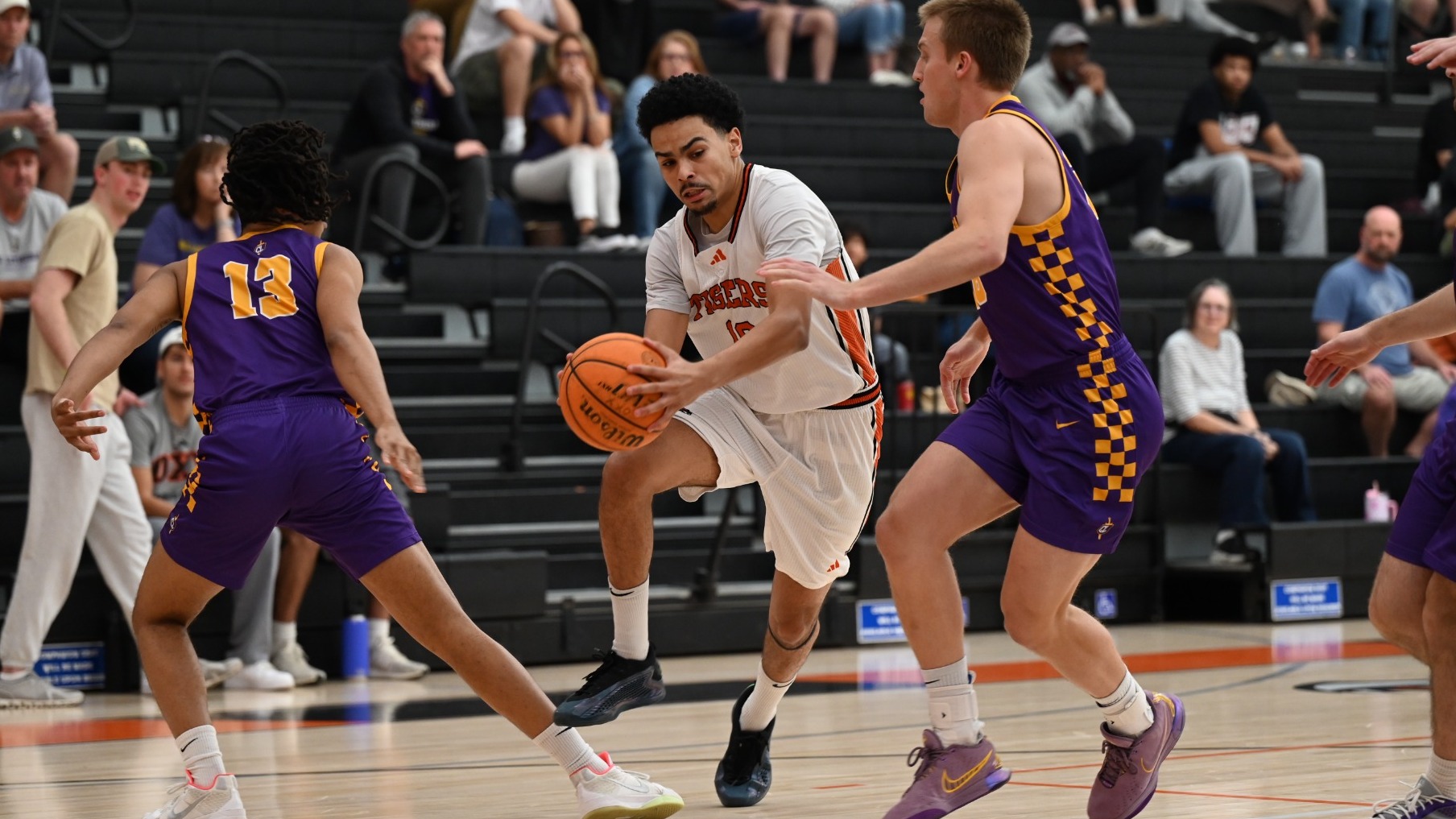Nasir Luna drives to the hoop
