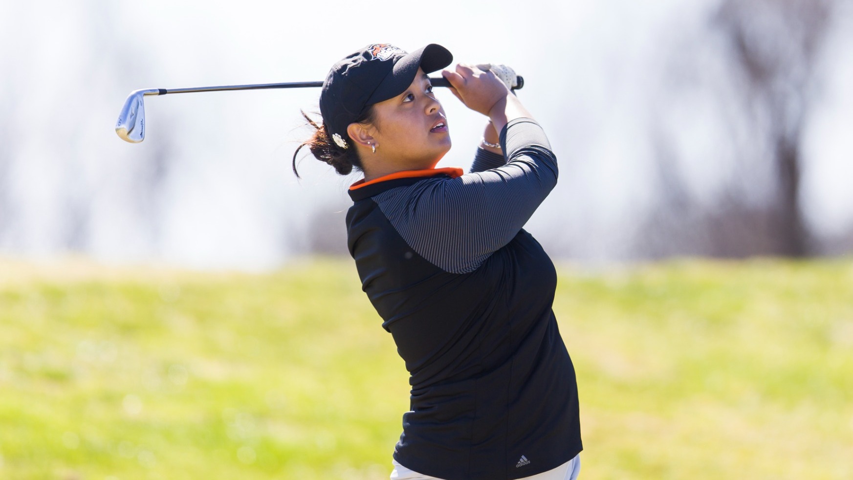 Julianna Encinas hits a shot