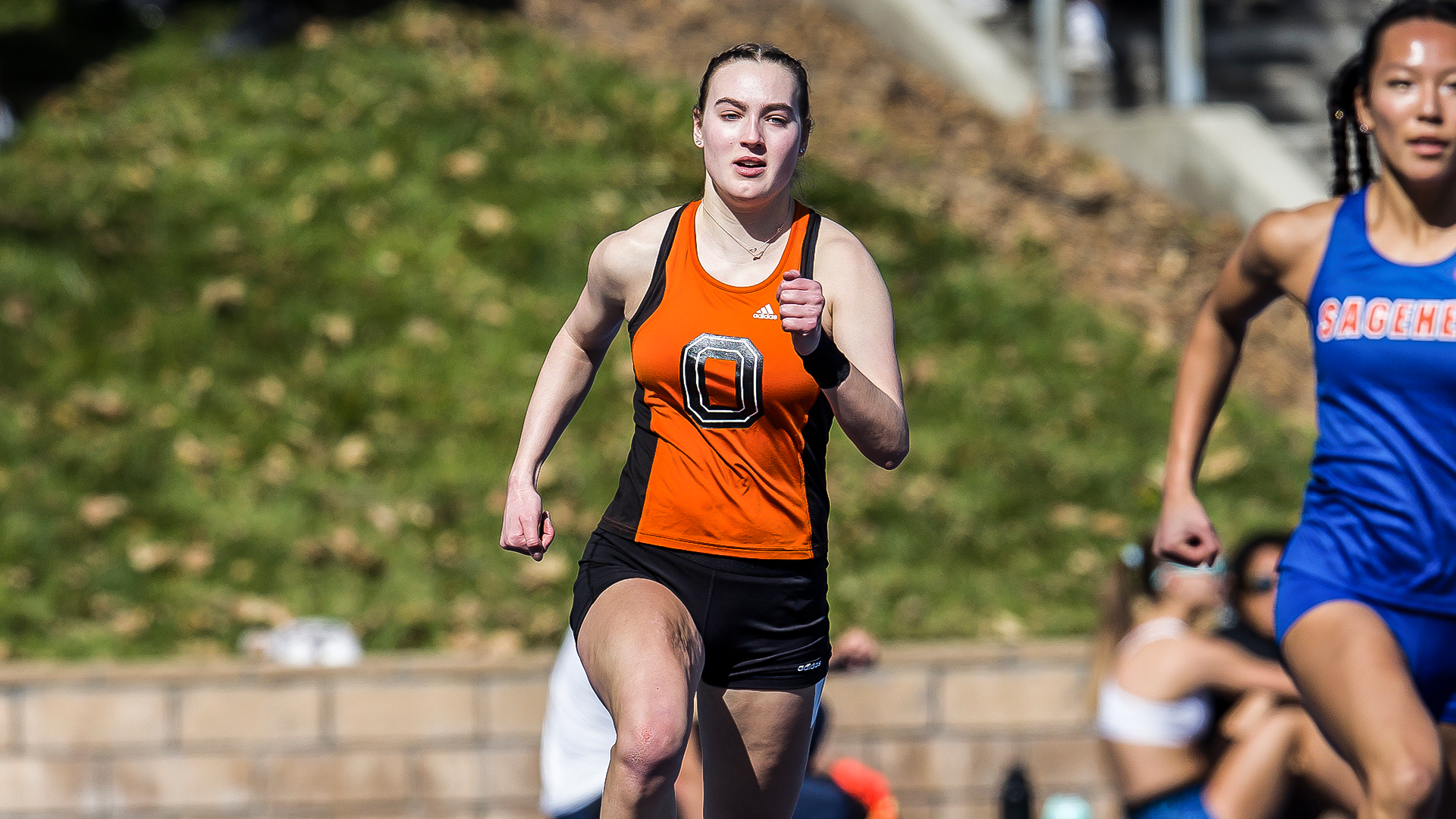 Alexa Poremba racing in the 400