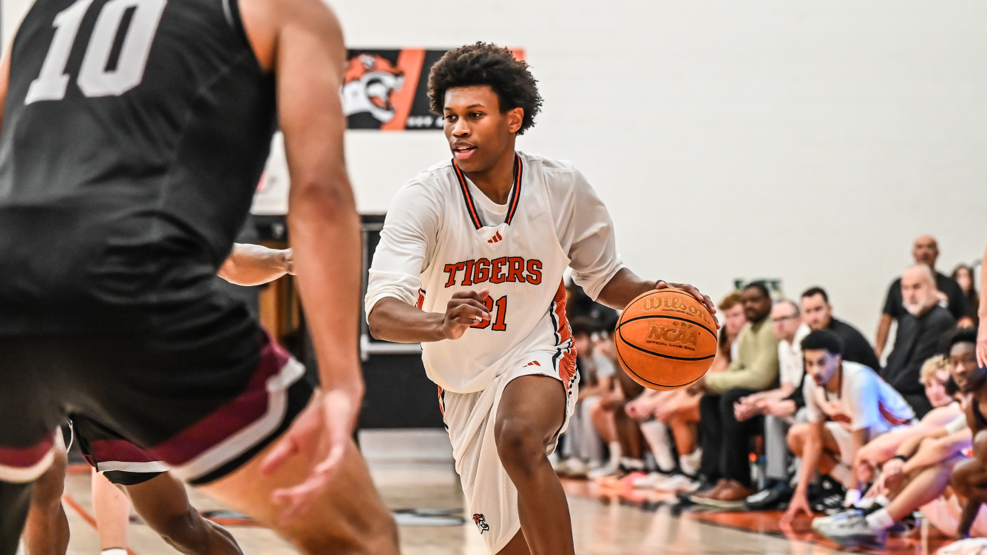 Perry Rainey driving into the lane