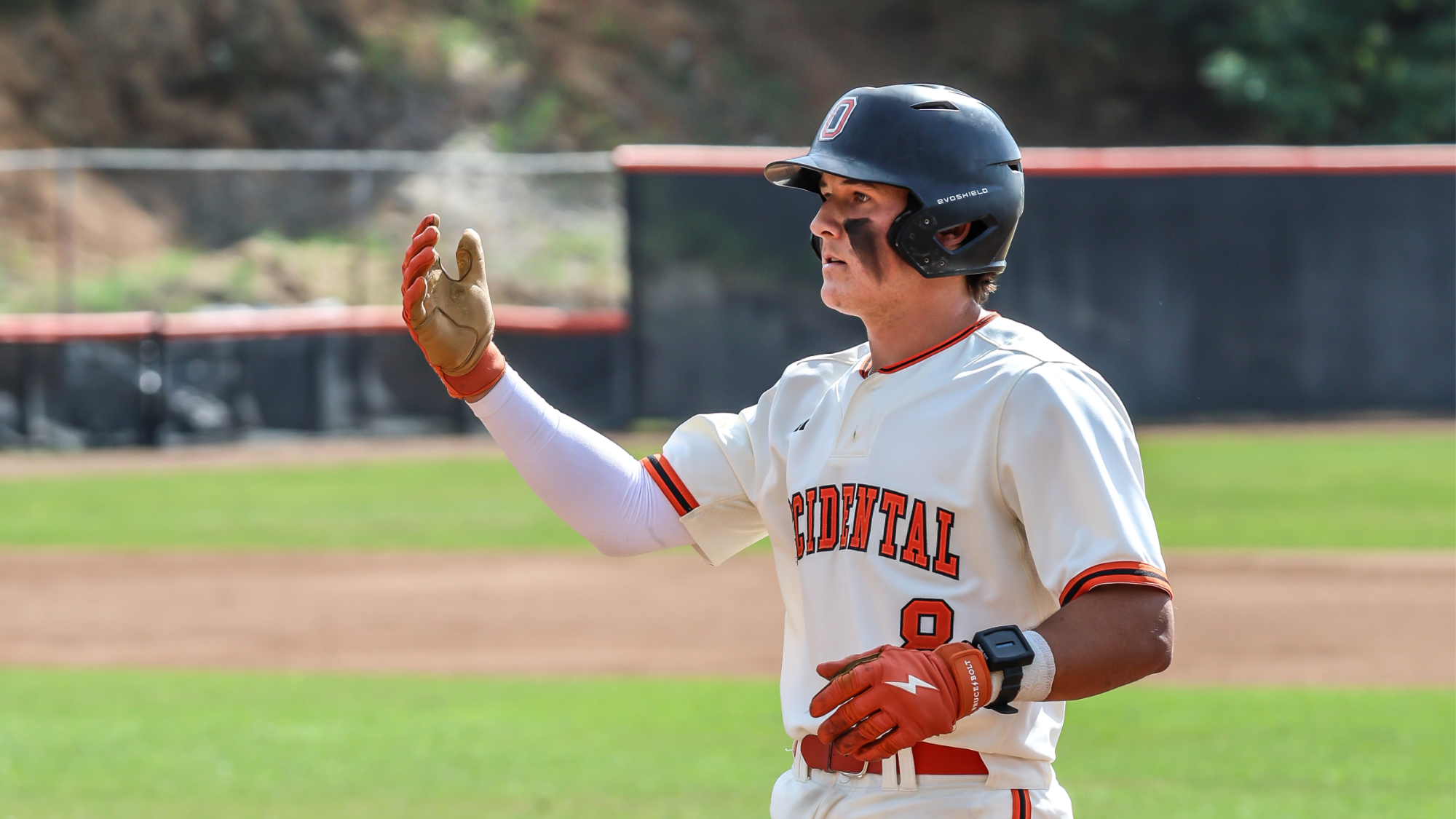 Tommy Munch celebrates a single