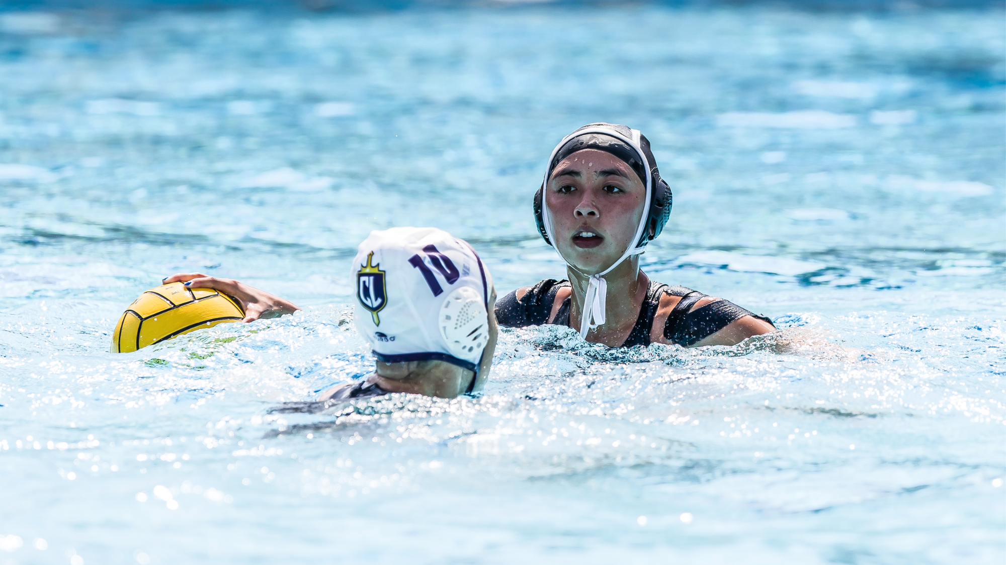 Hannah Lee looks to pass