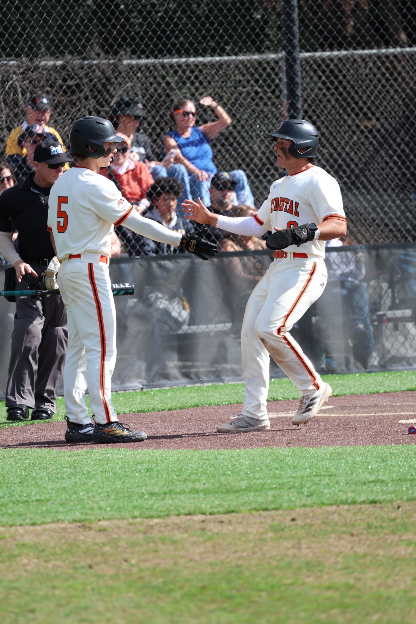 Munch and Fitzgerald celebrate a run