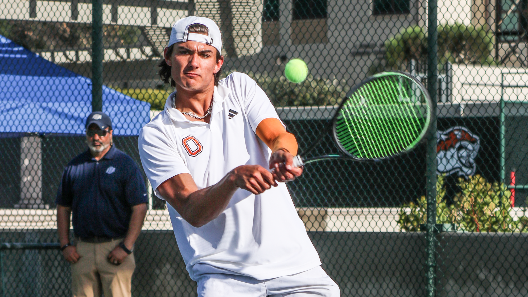 mason hart hits a backhand