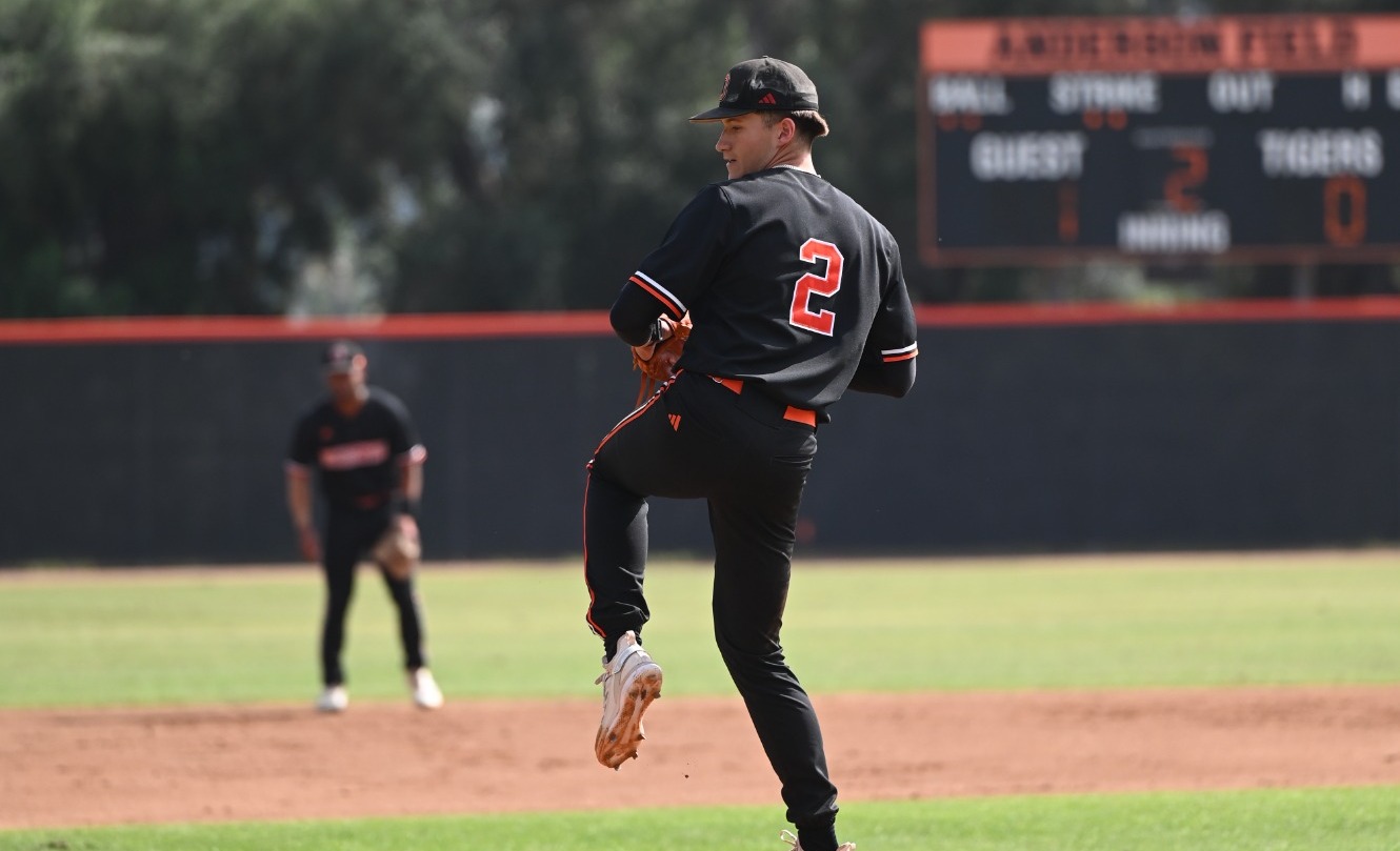 Lincoln Lyons delivers a pitch