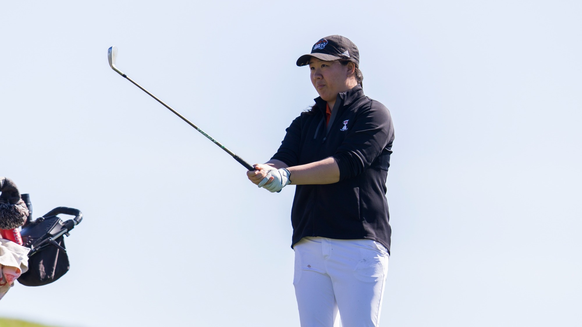 Amy Seo lines up a tee shot