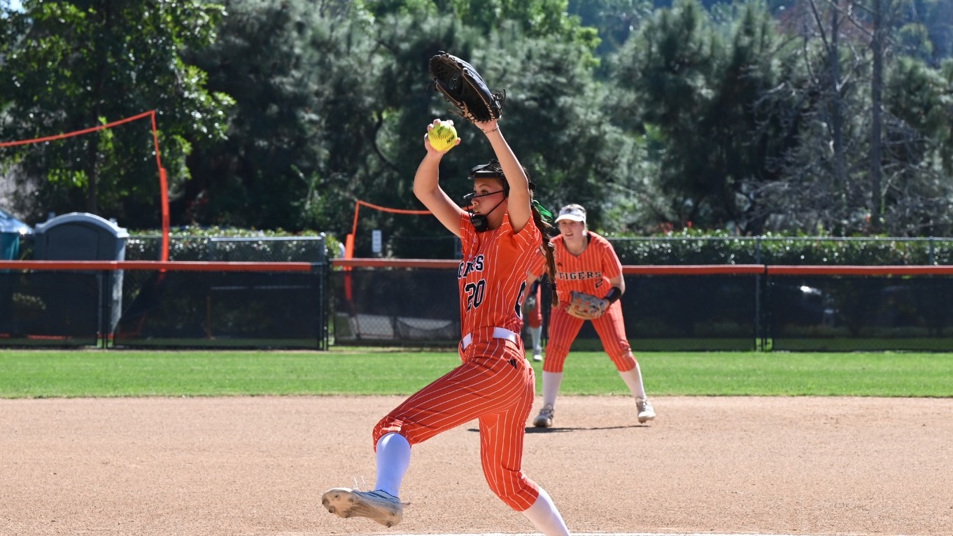 Lehua Acoba throws a pitch