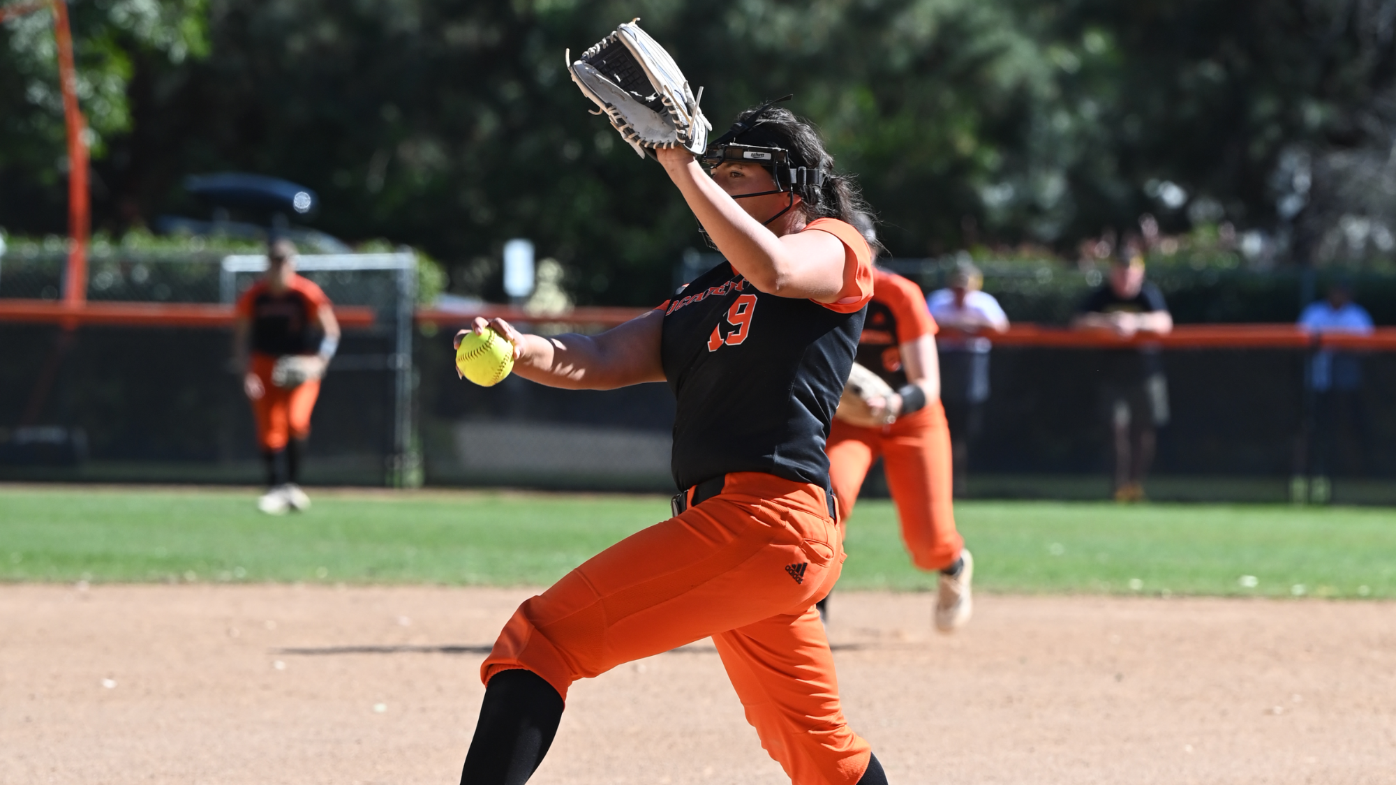 Jacynda Lindsay pitching