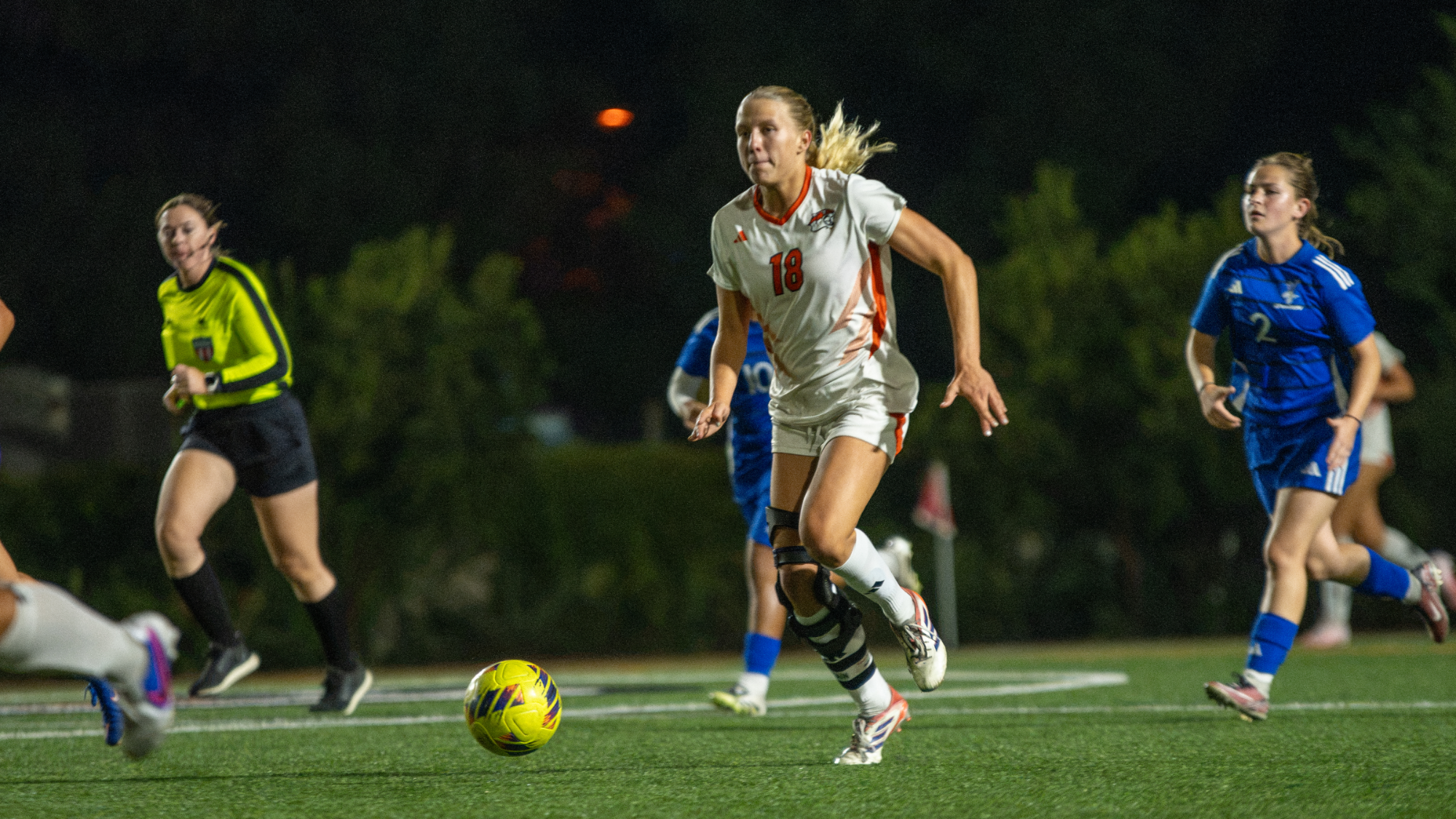 Mia Merkelbach races downfield