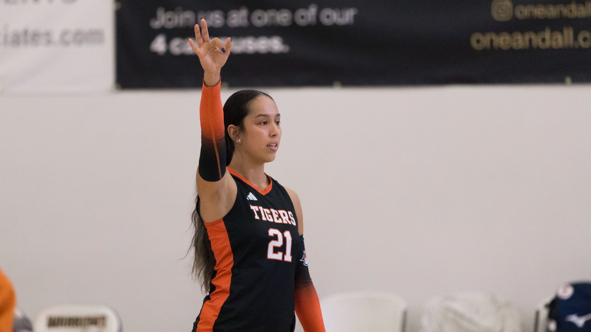 Eyleen Sanchez pre serve