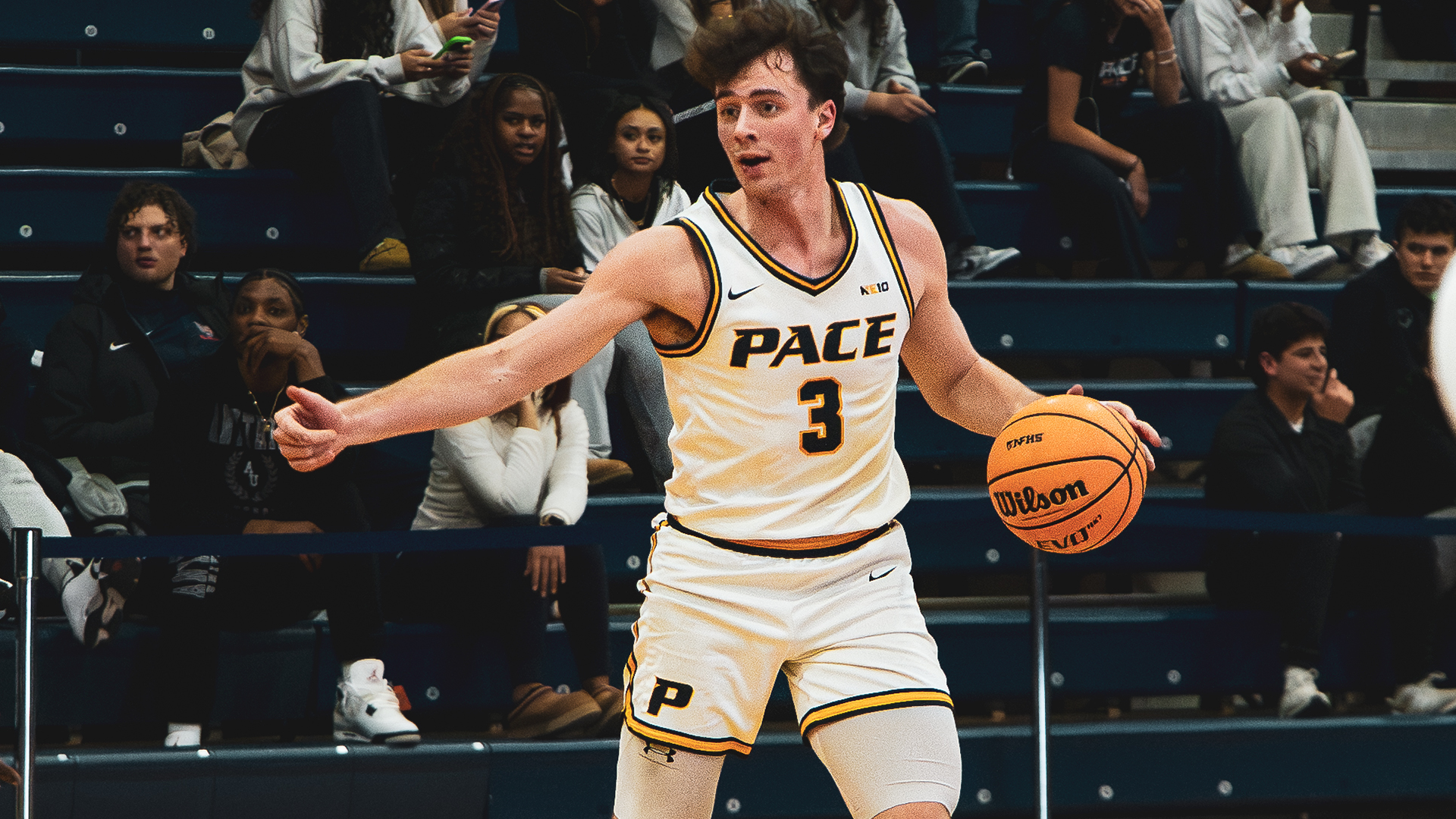 Paxton Davidson 2025-26 MBB Action Shot