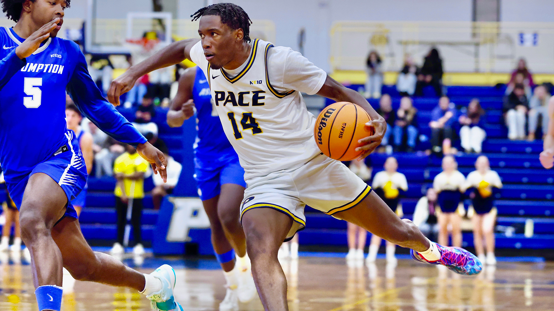 Nathan Robertson 2025-26 MBB Action Shot