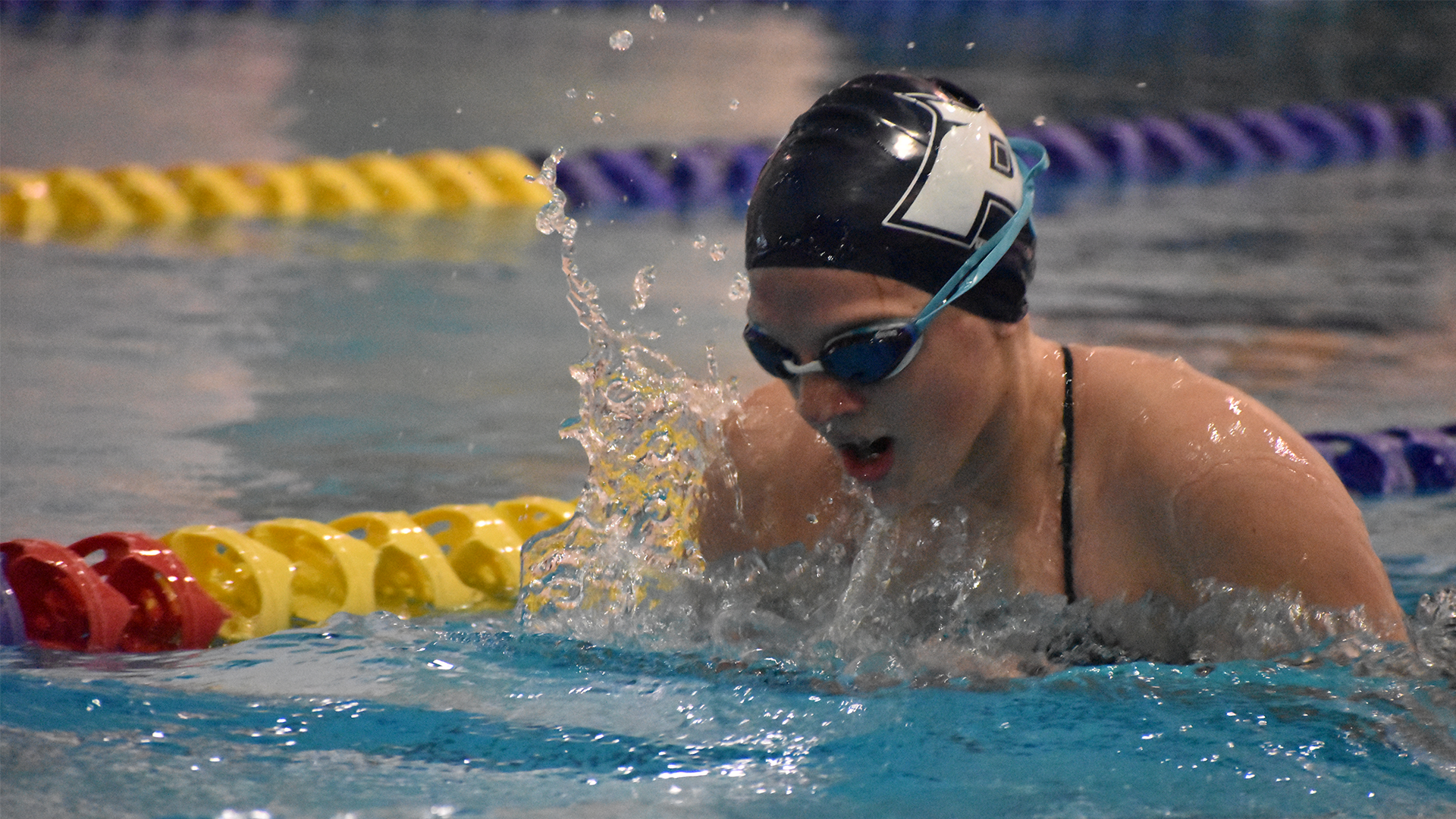 Sydney Albers 2025-26 WSWIM Action Shot