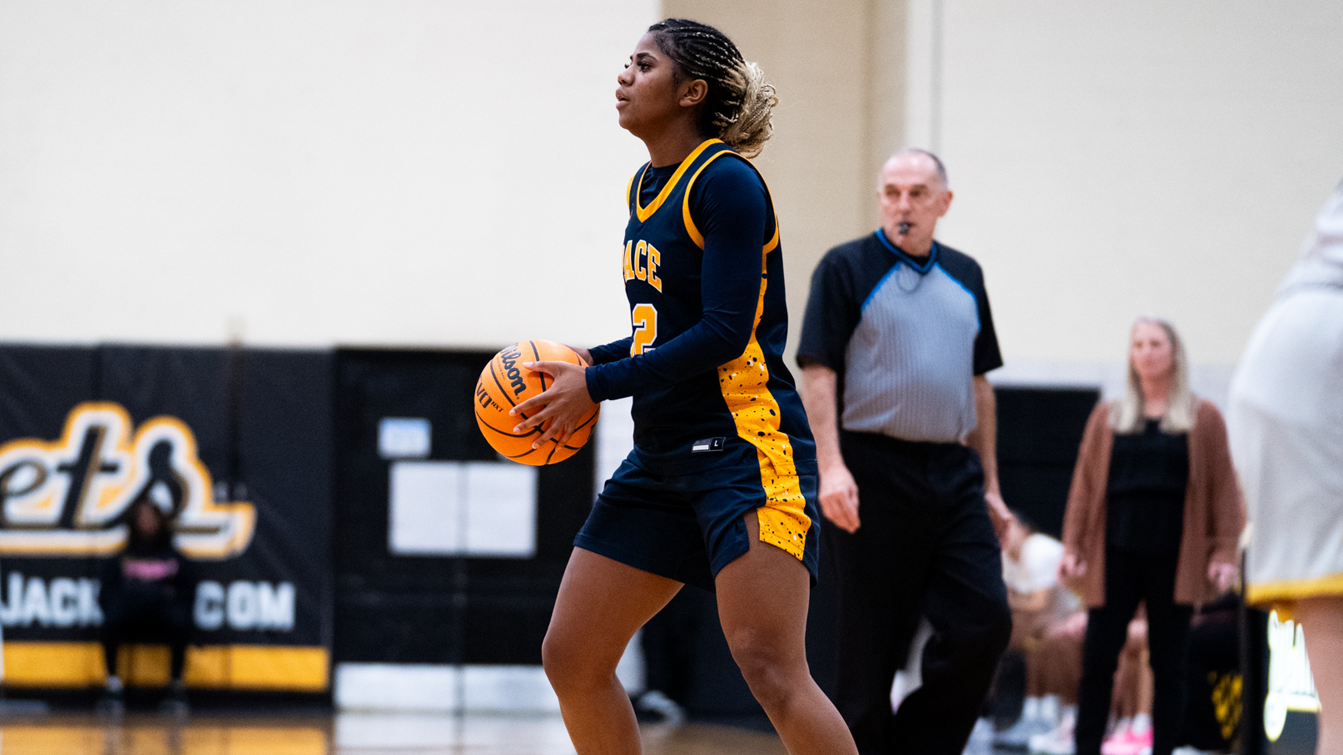 Anisa Akinola 2025-26 WBB Action Shot