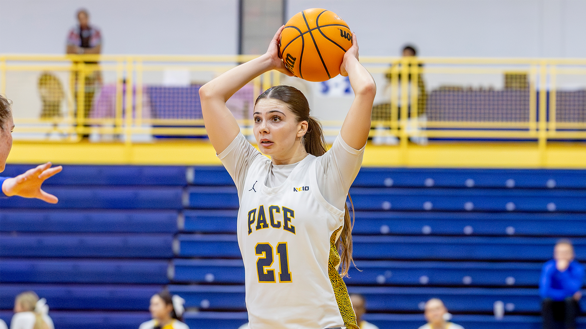 Grace Ziogas 2025-26 WBB Action Shot