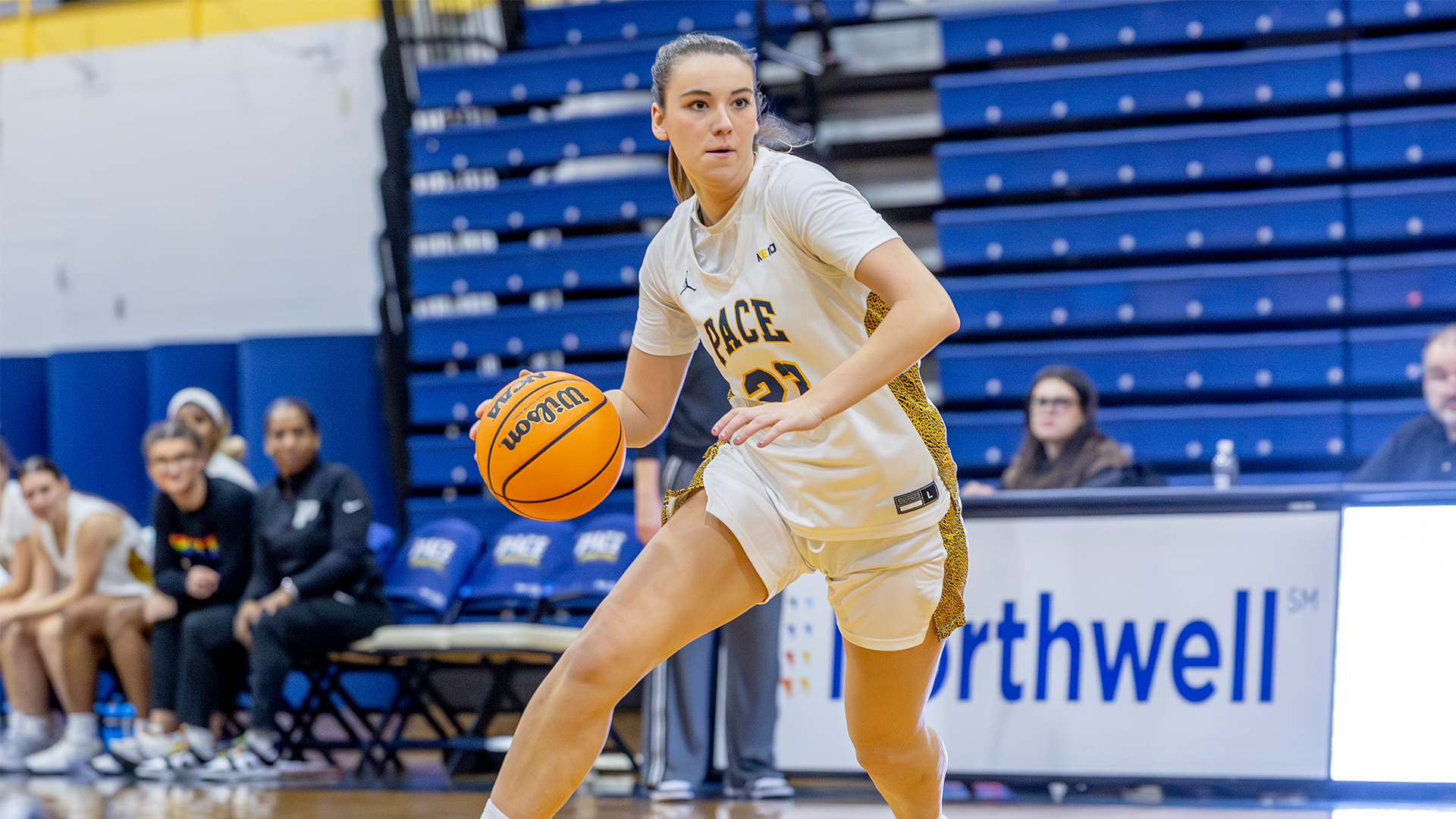 Claire Fitzpatrick 2025-26 WBB Action Shot