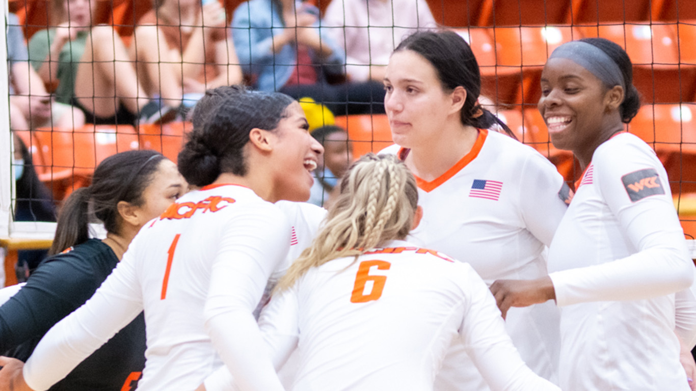 Pacific Volleyball Defeats Gonzaga in 4 University of the Pacific