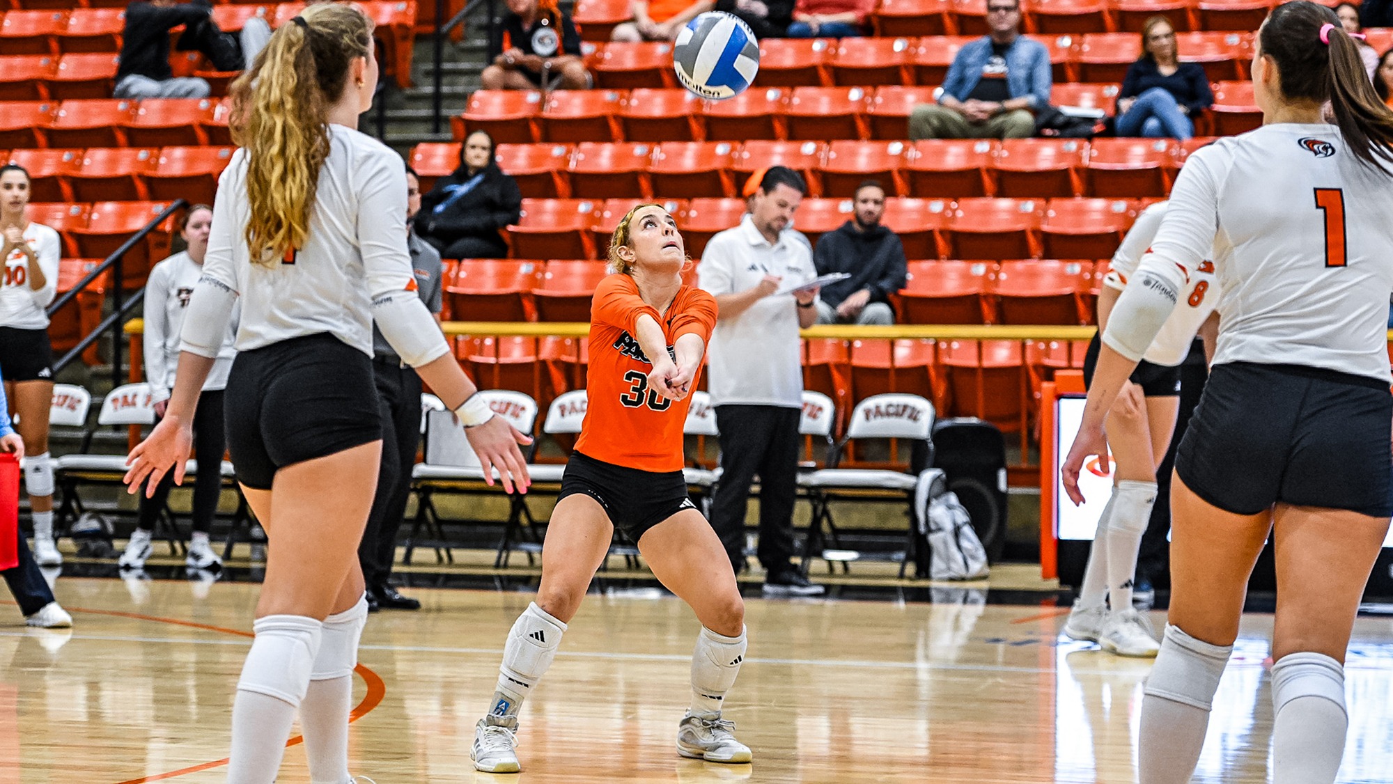VB Bella Gutierrez dig vs. San Diego 2026