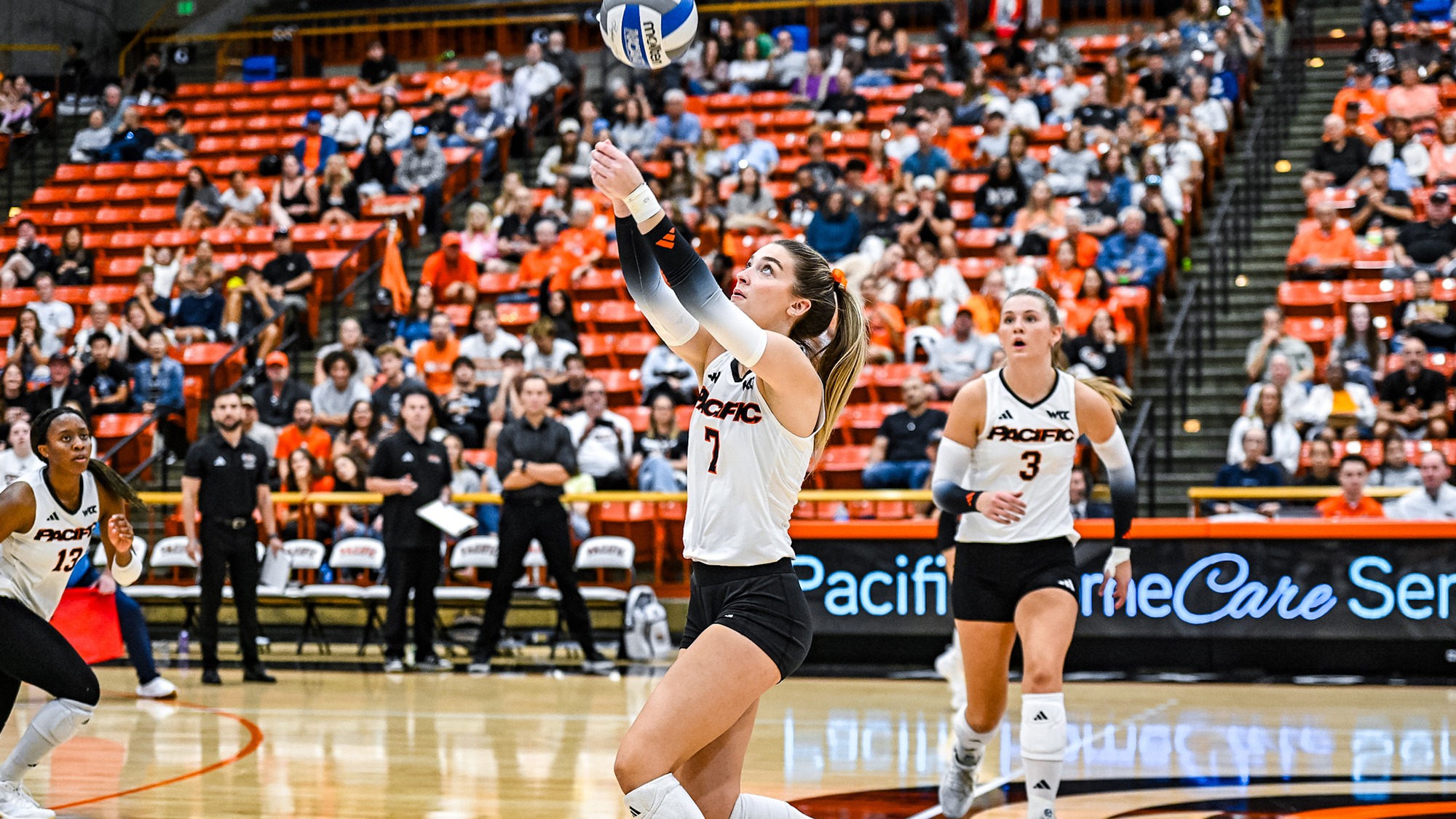 VB Chloe Giehtbrock dig vs. Seattle U