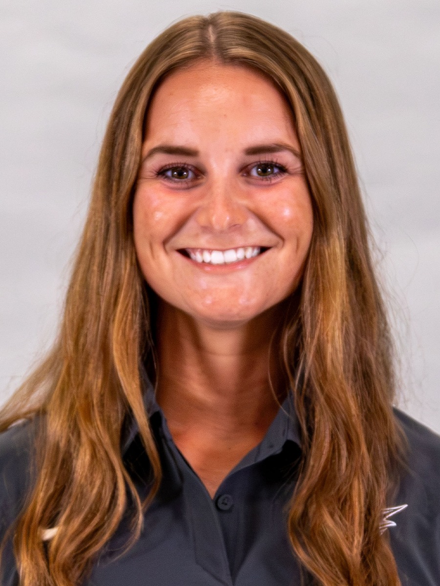 Emme Lantis Headshot 2026-27