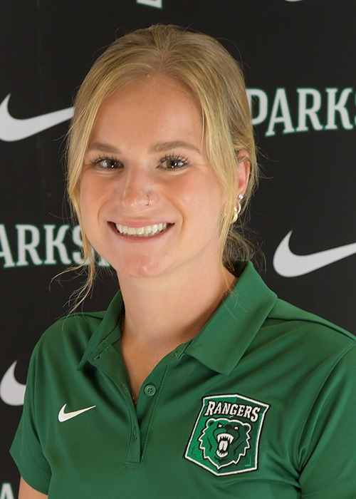 Taelor Schmitz Headshot