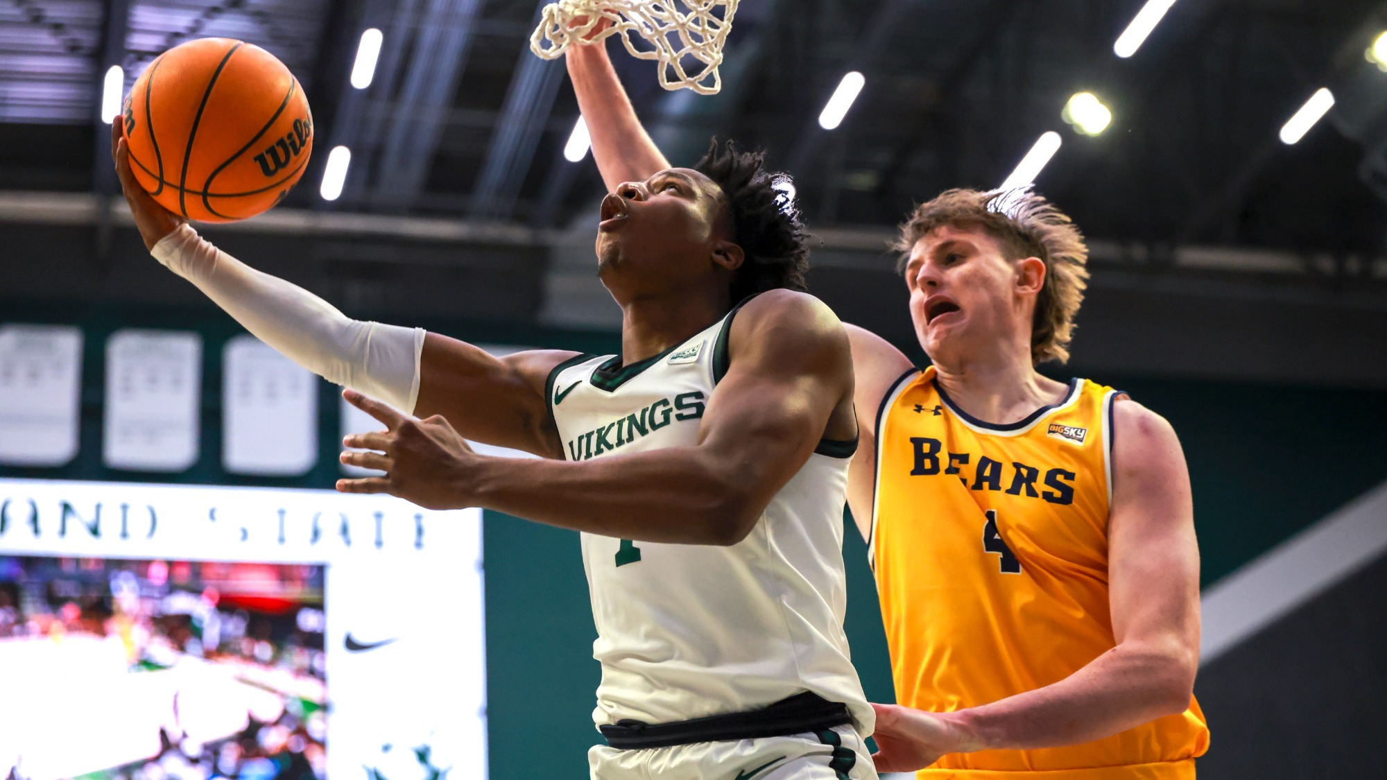 Kelcy Phipps scores on a reverse layin in the first half against Northern Colorado