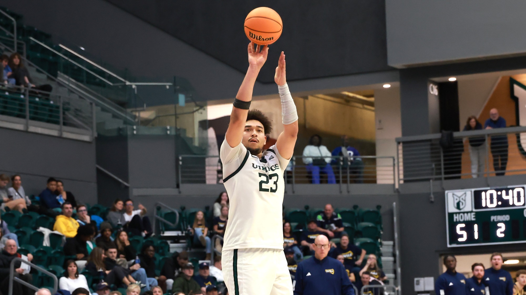 Terri Miller Jr. shoots a jump shot