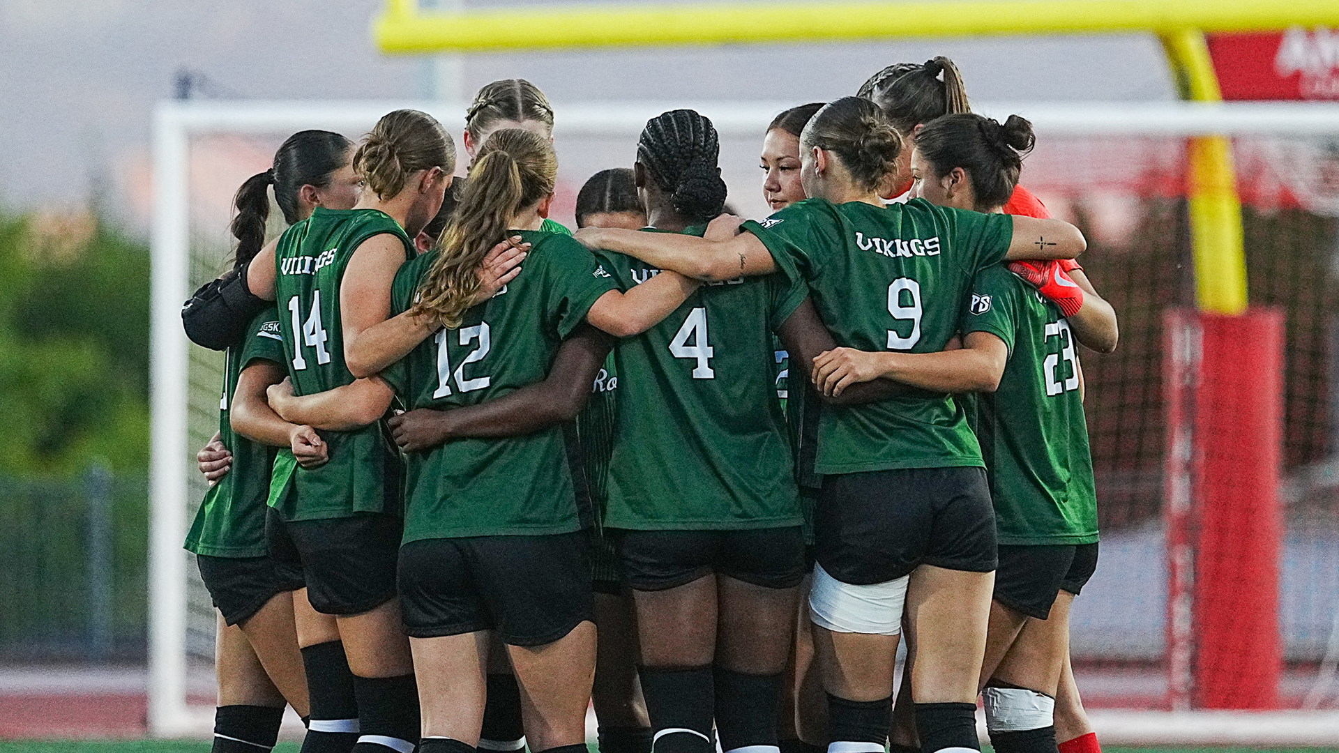 The Portland State women's soccer team huddles together ahead of its game against Utah Tech.