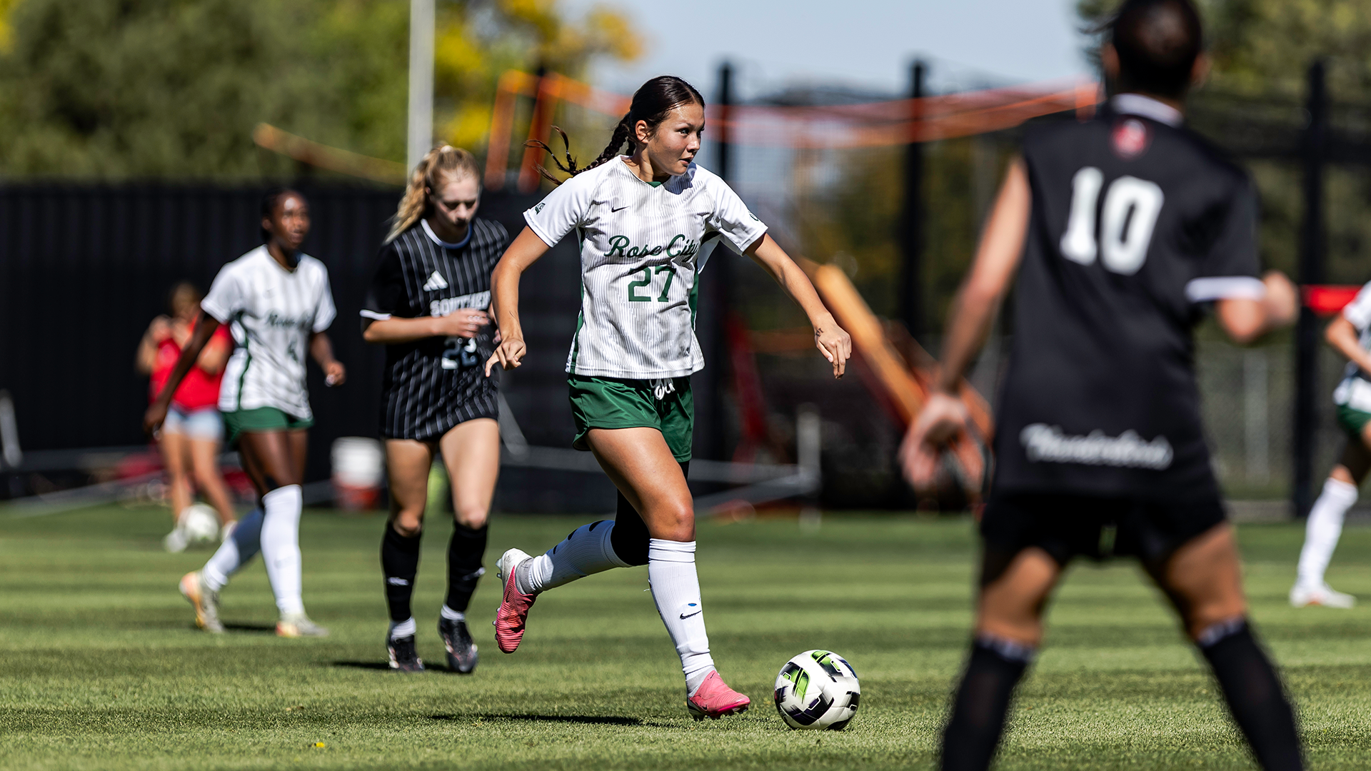 Portland State women's soccer player Wynn Farrell passes a ball to a teammate during the Vikings' road match at Southern Utah