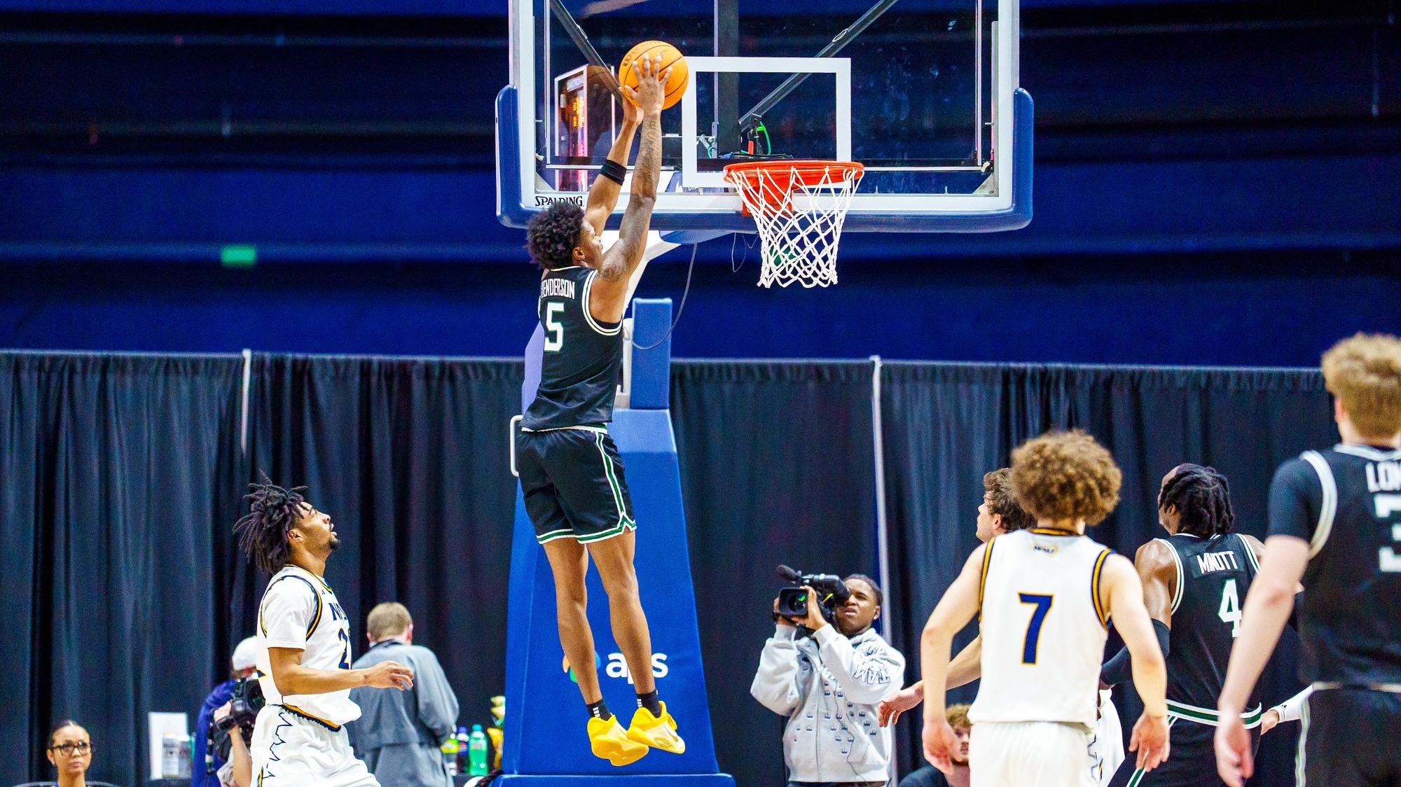 Jaylin Henderson throws down a dunk at Northern Arizona