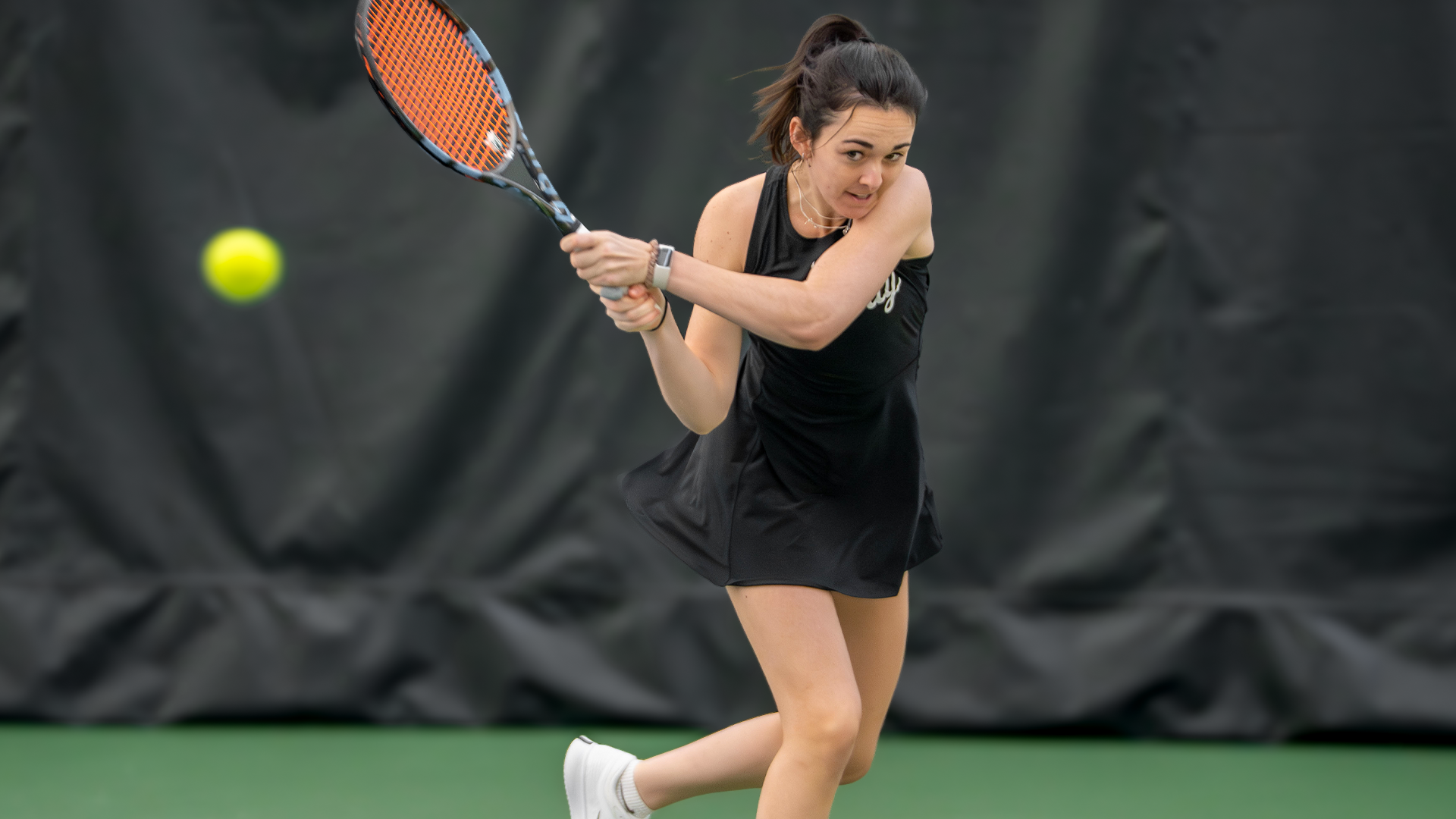 Scarlett Perkins returns shot against LC State