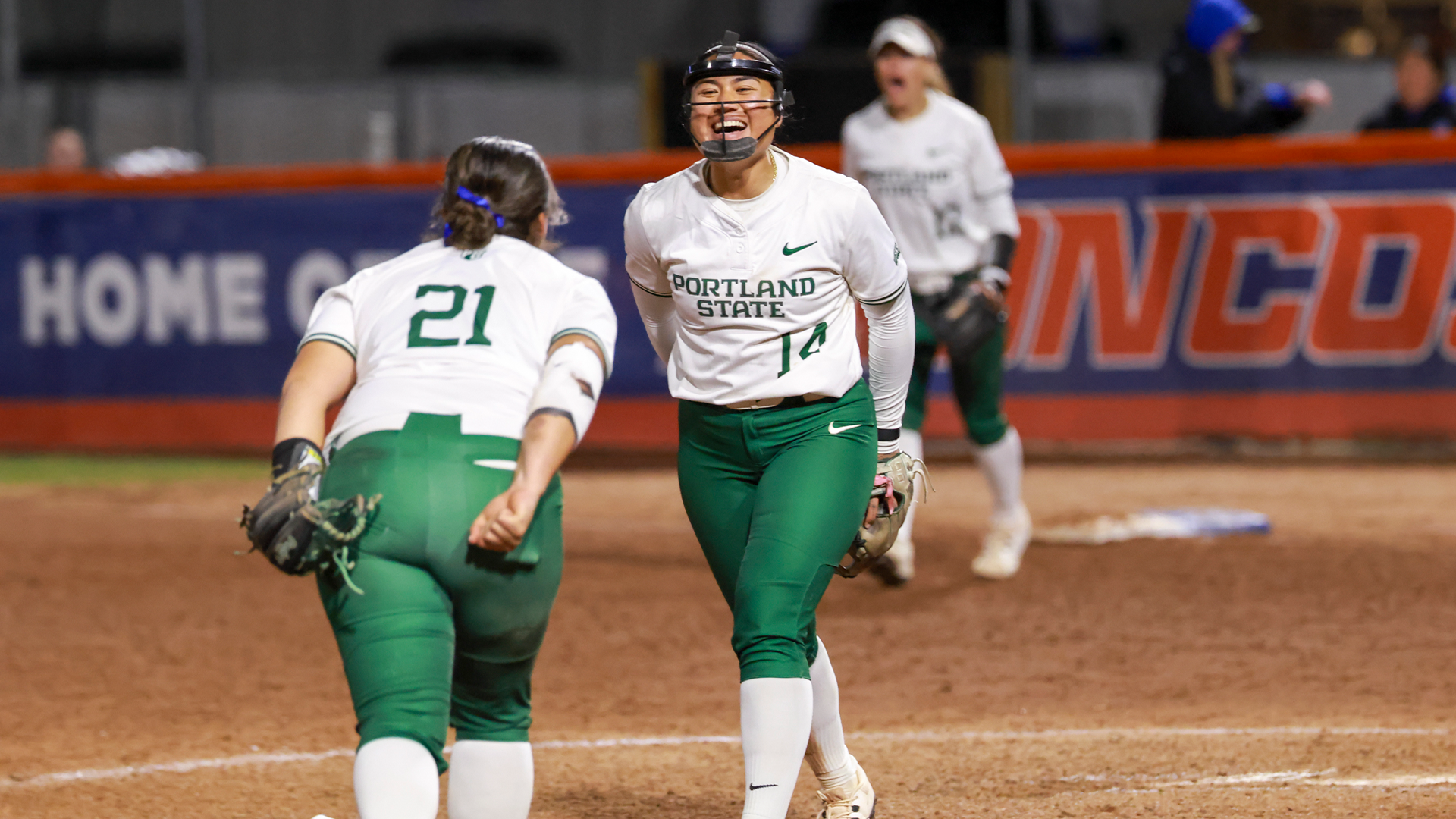 Sherreigh Nakoa-Chung celebrates final out of the Vikings' win over Boise State