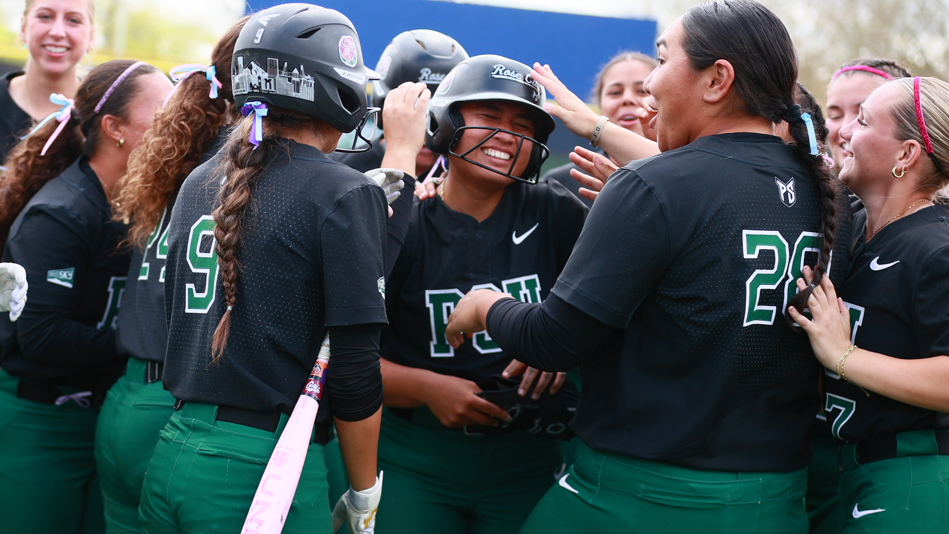 Vikings celebrate win over Weber State