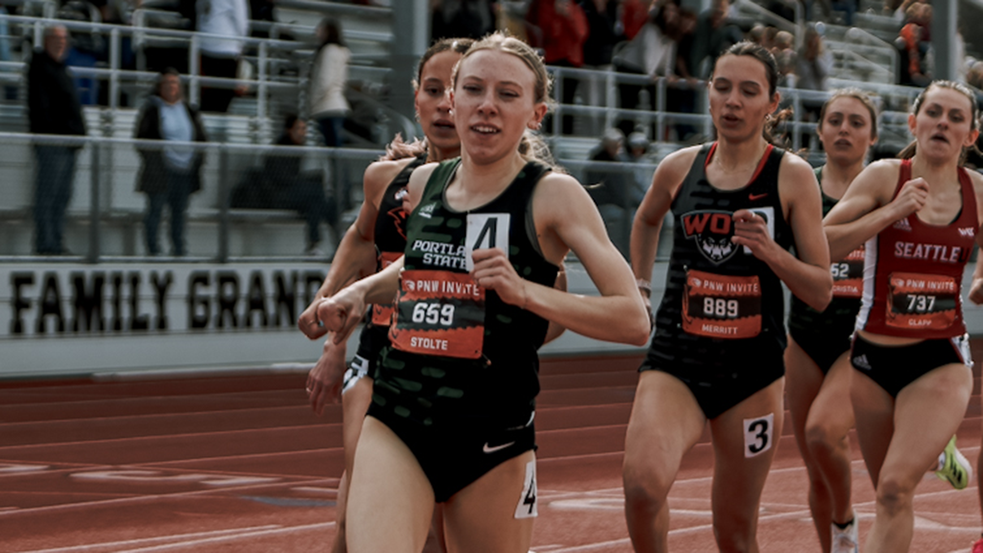 Portland State track & field runner Emma Stolte leads a group at the PNW Invite.